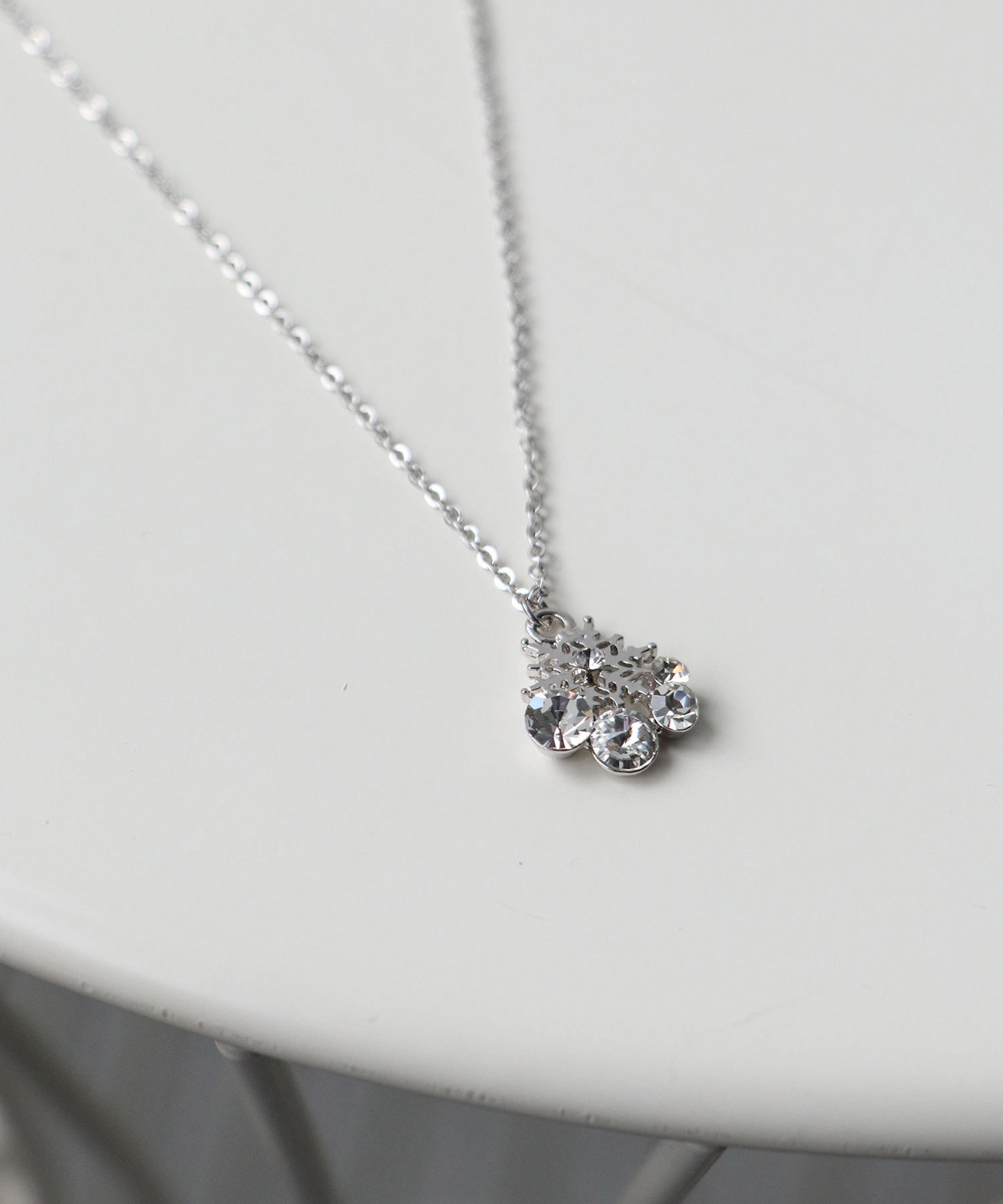 スノーフレークネックレス