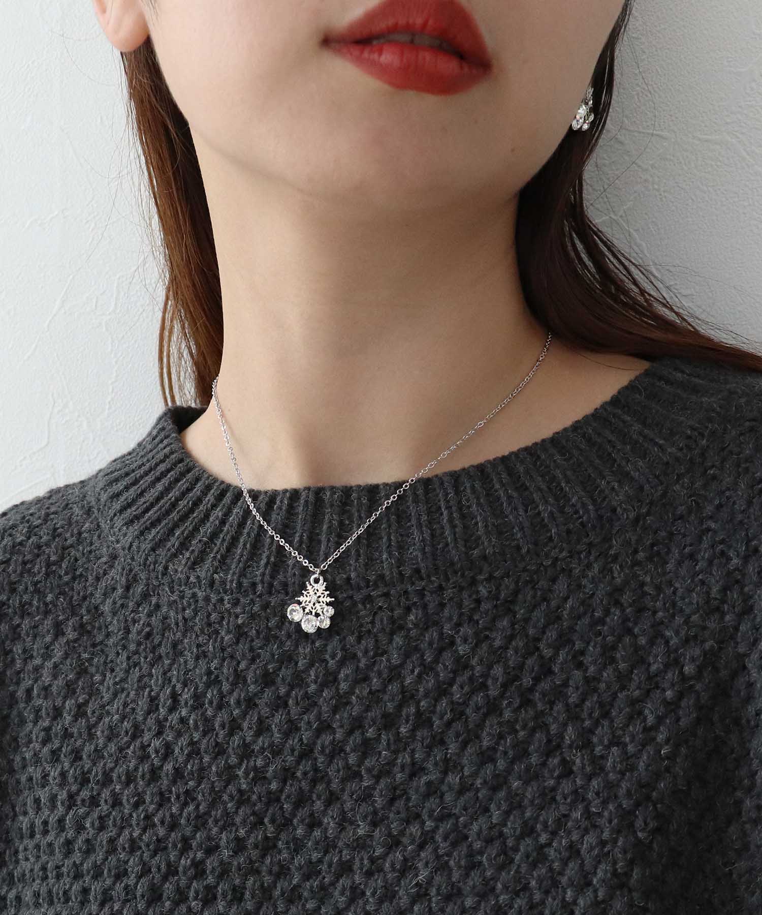 スノーフレークネックレス