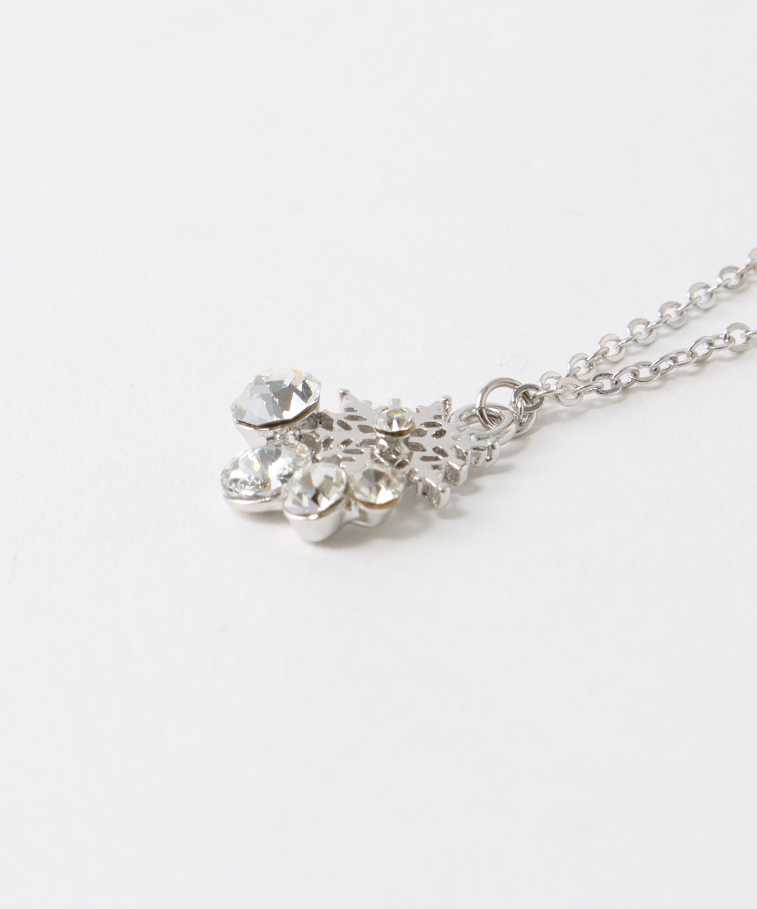 スノーフレークネックレス
