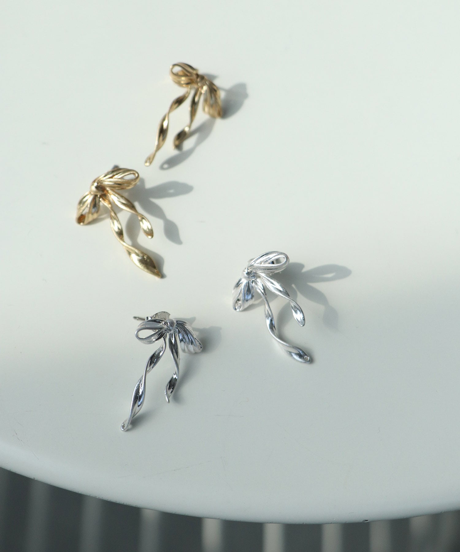 メタルリボンピアス