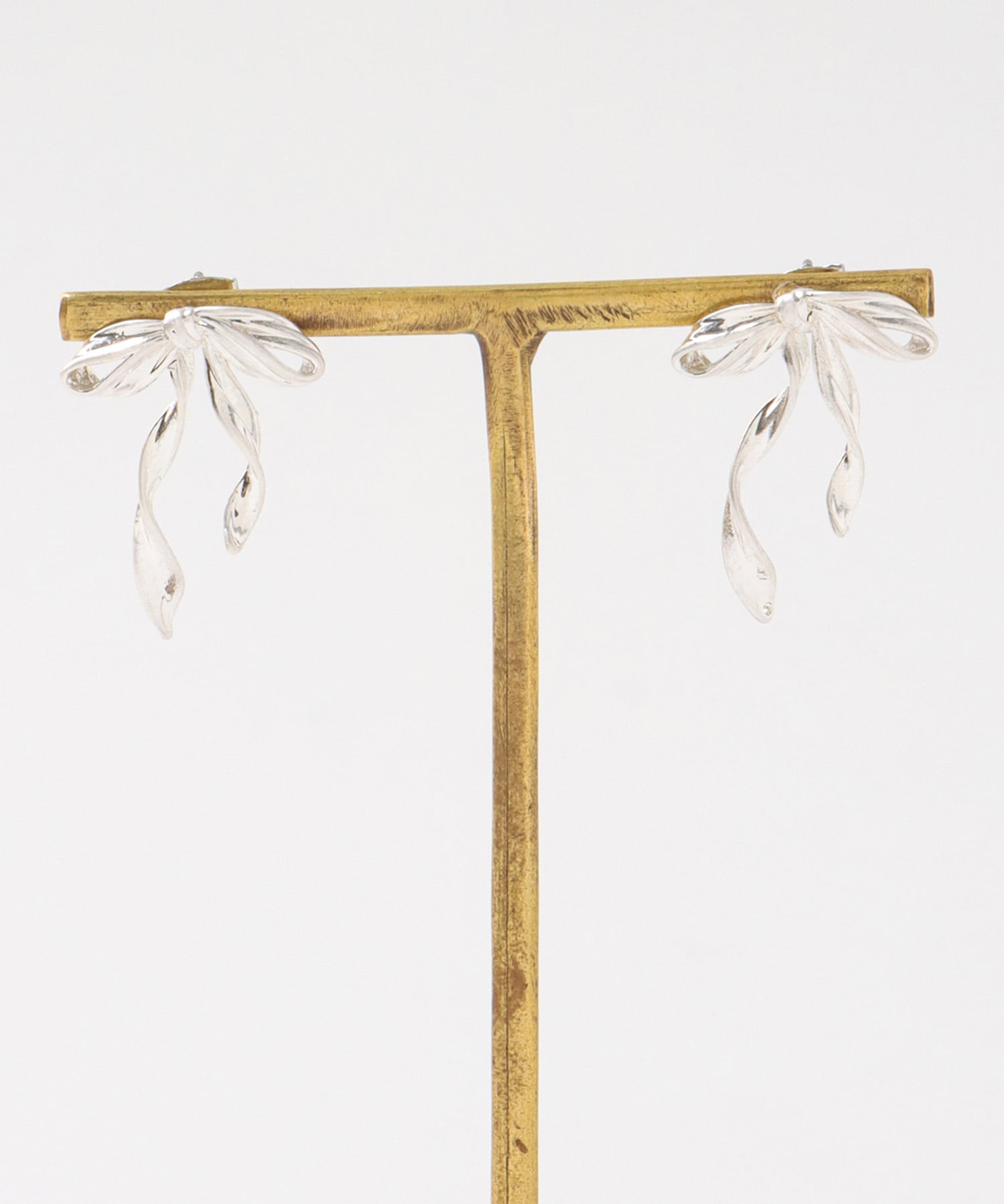 メタルリボンピアス