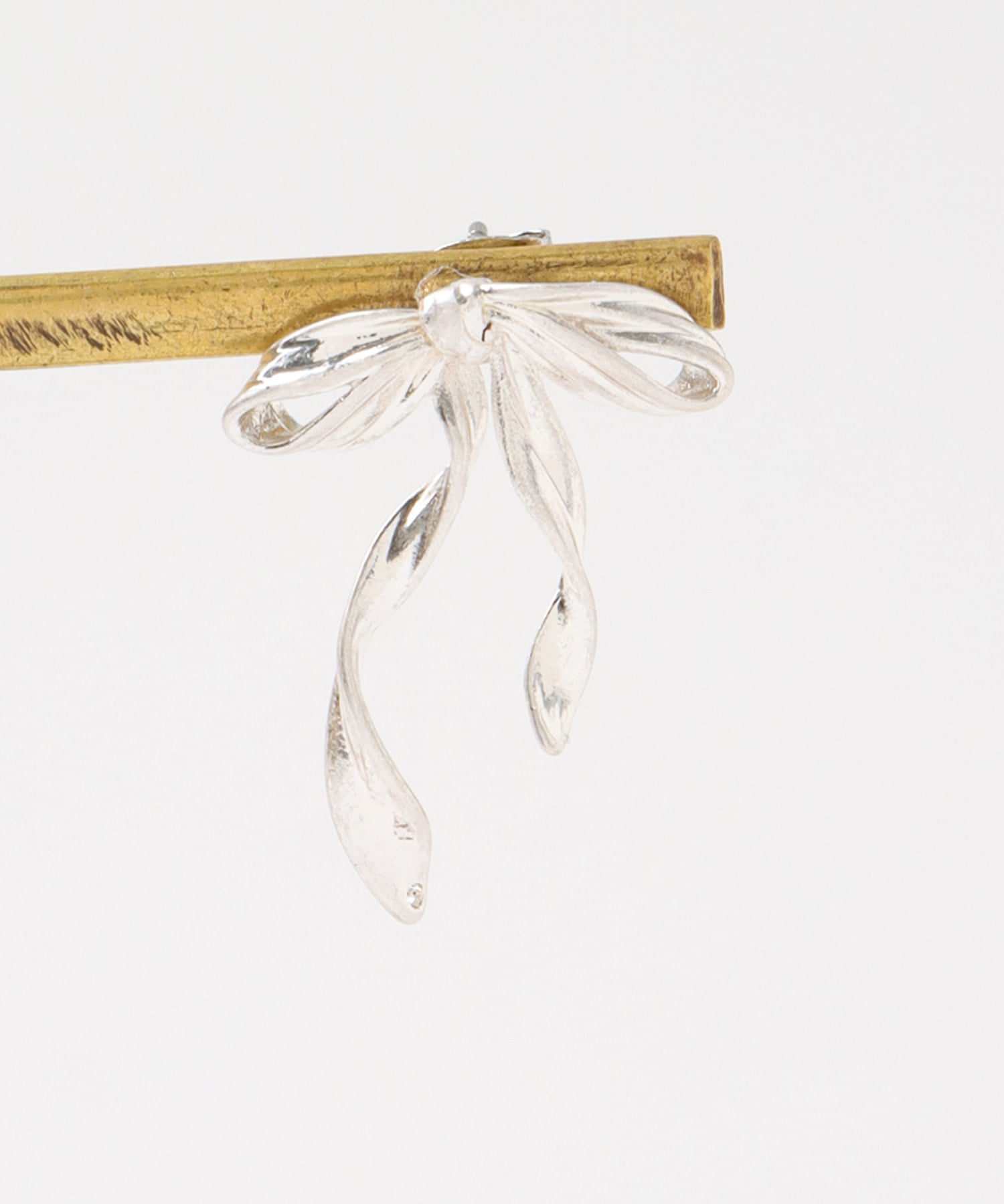 メタルリボンピアス