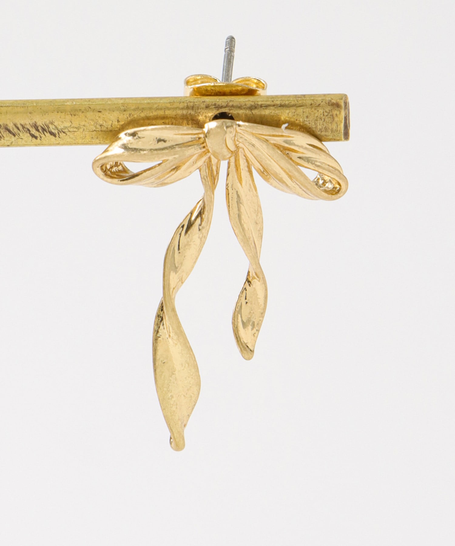 メタルリボンピアス