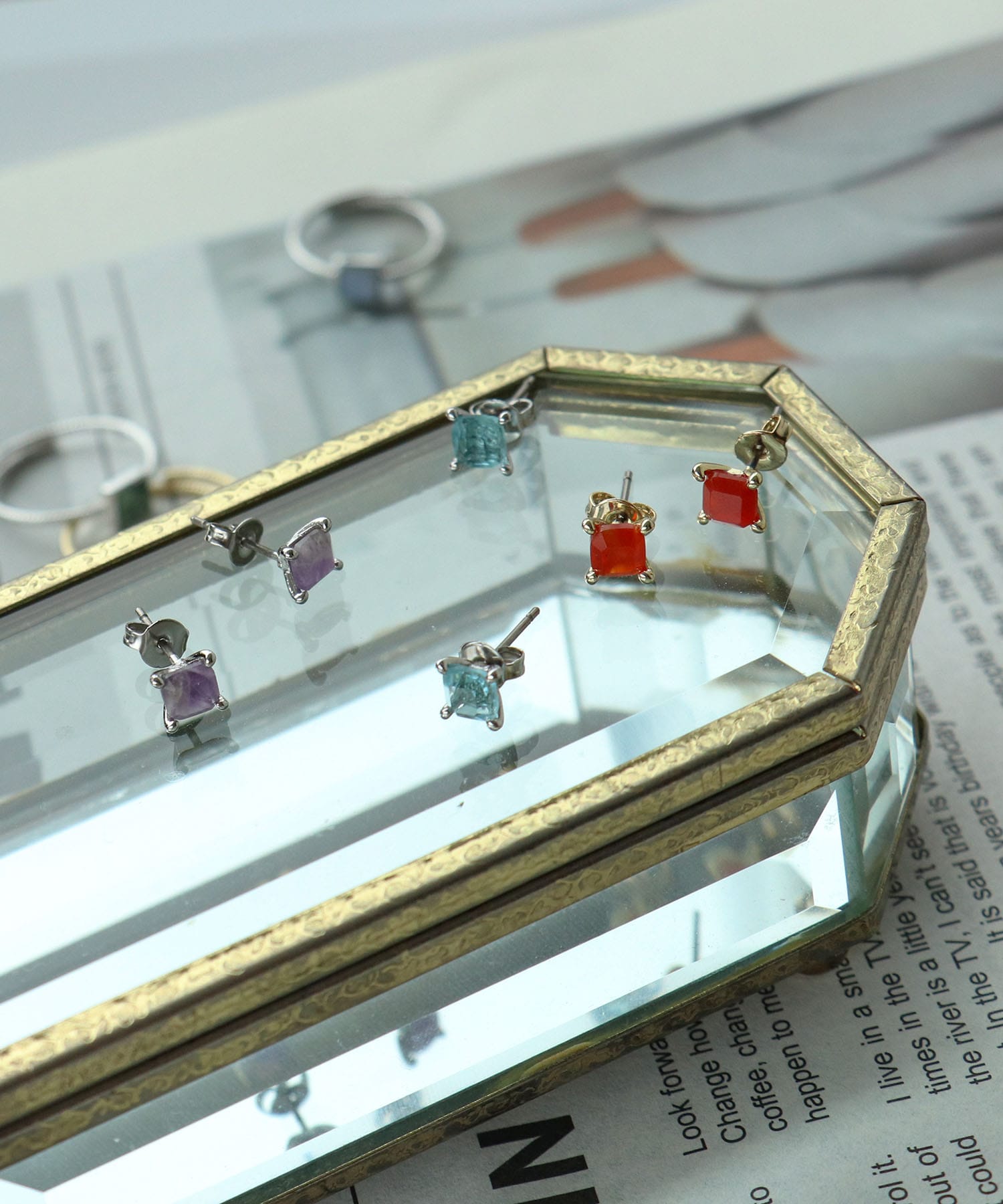 スクエアフレーム天然石ピアス