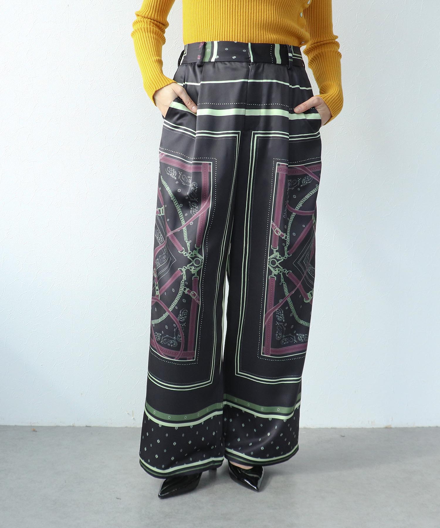 スカーフプリントパンツ