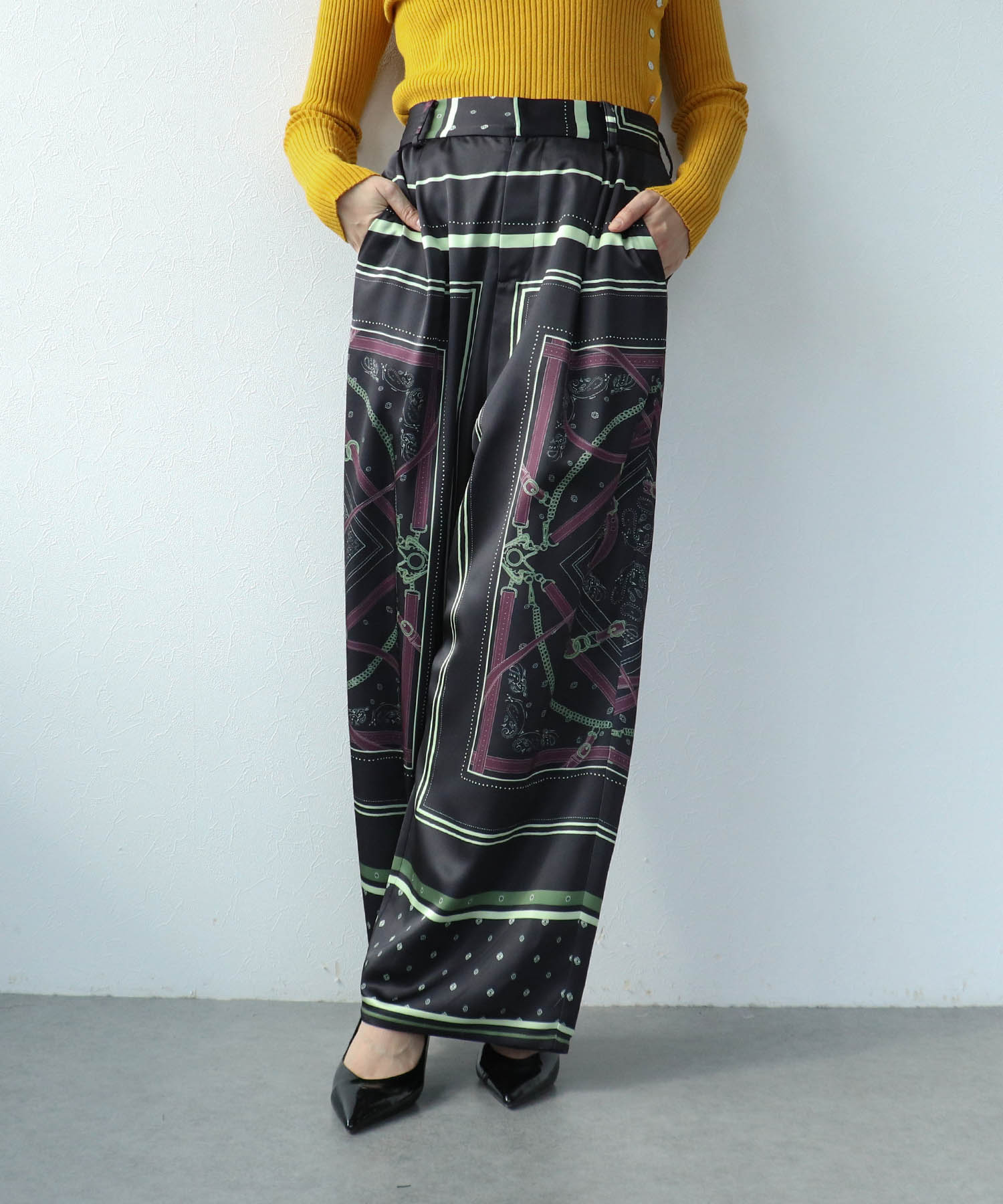 スカーフプリントパンツ
