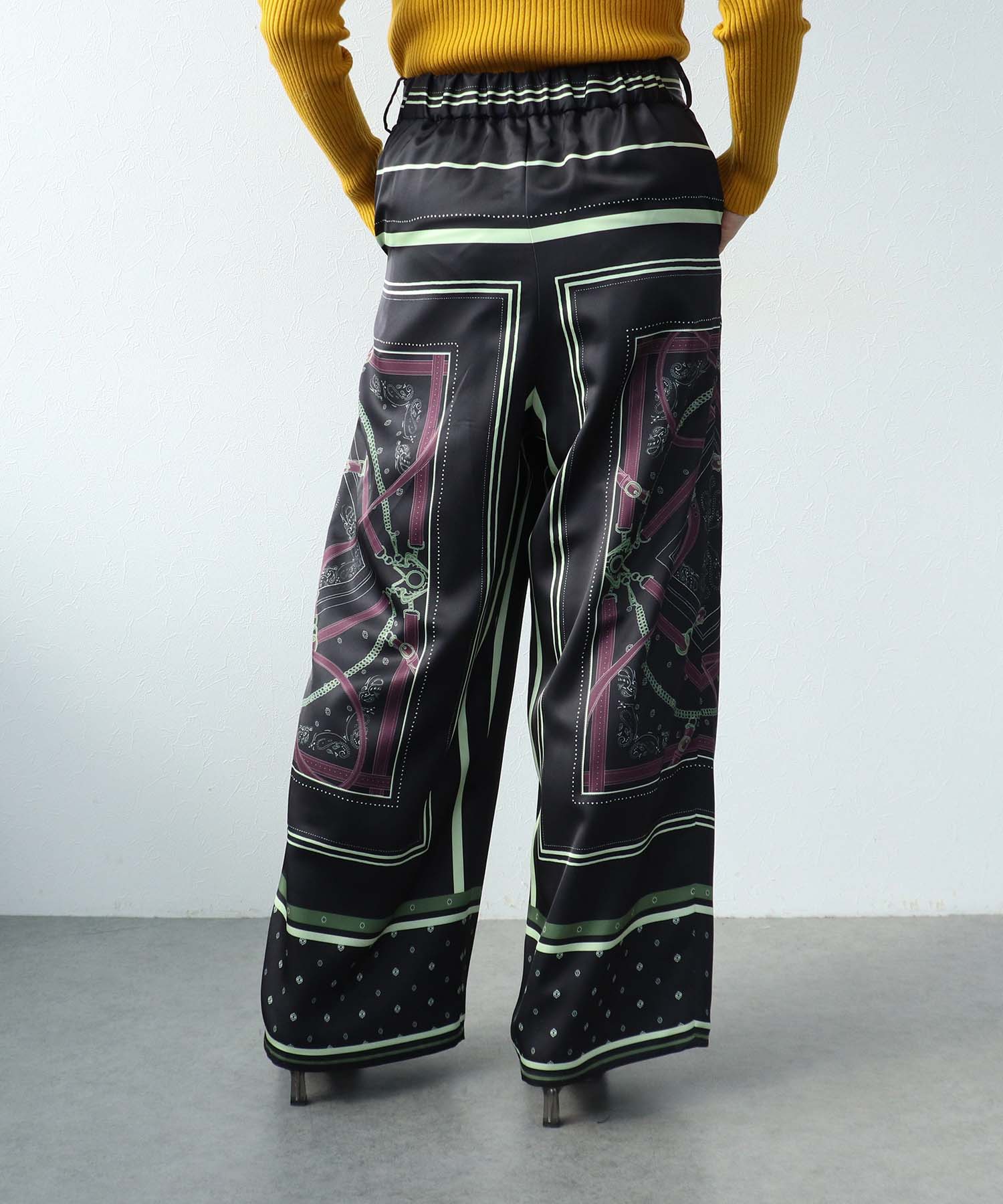 スカーフプリントパンツ