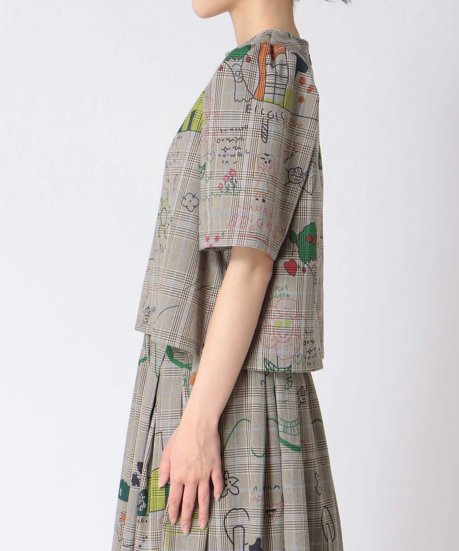 落書きプリントチェックパフトップス