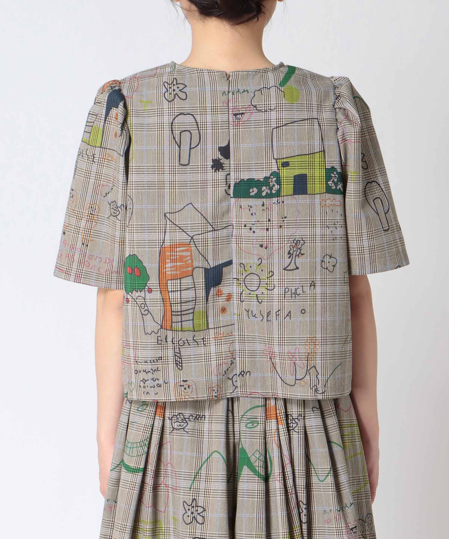 落書きプリントチェックパフトップス