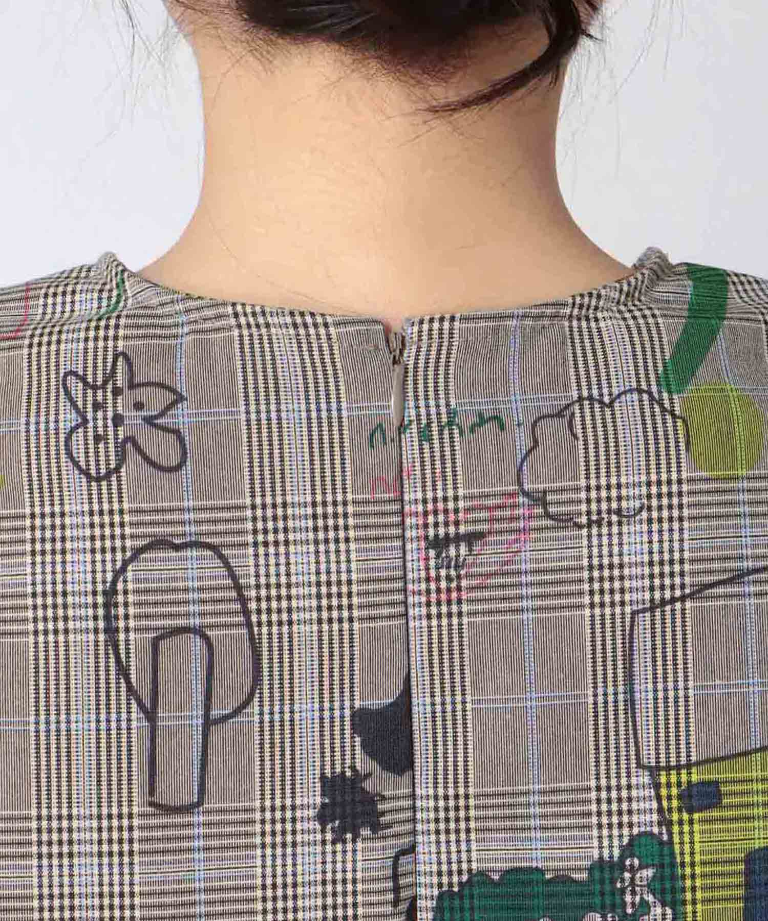 落書きプリントチェックパフトップス