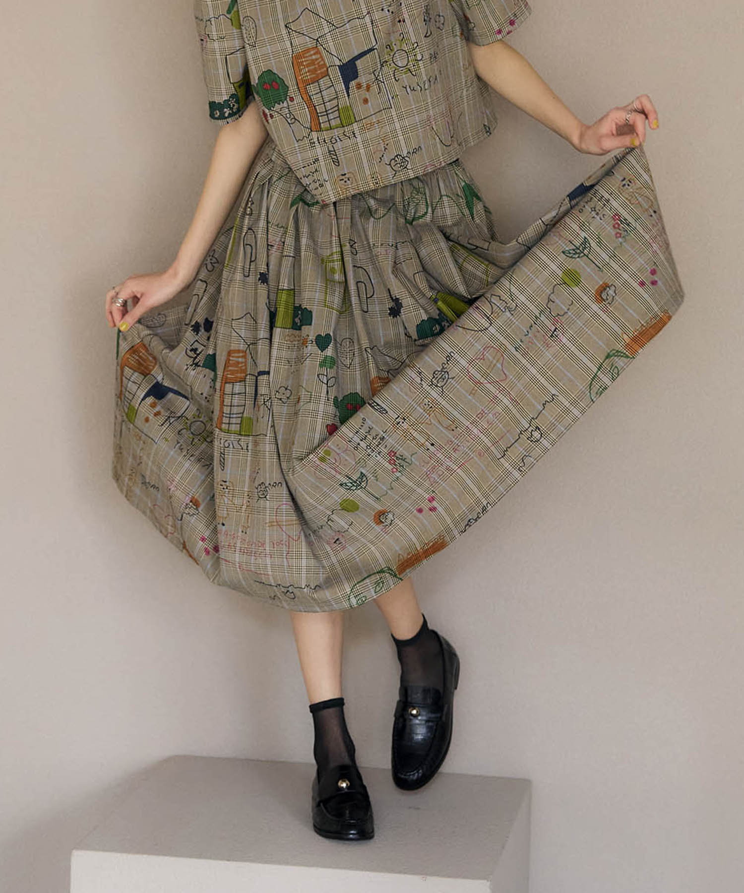 落書きプリントチェックギャザースカート