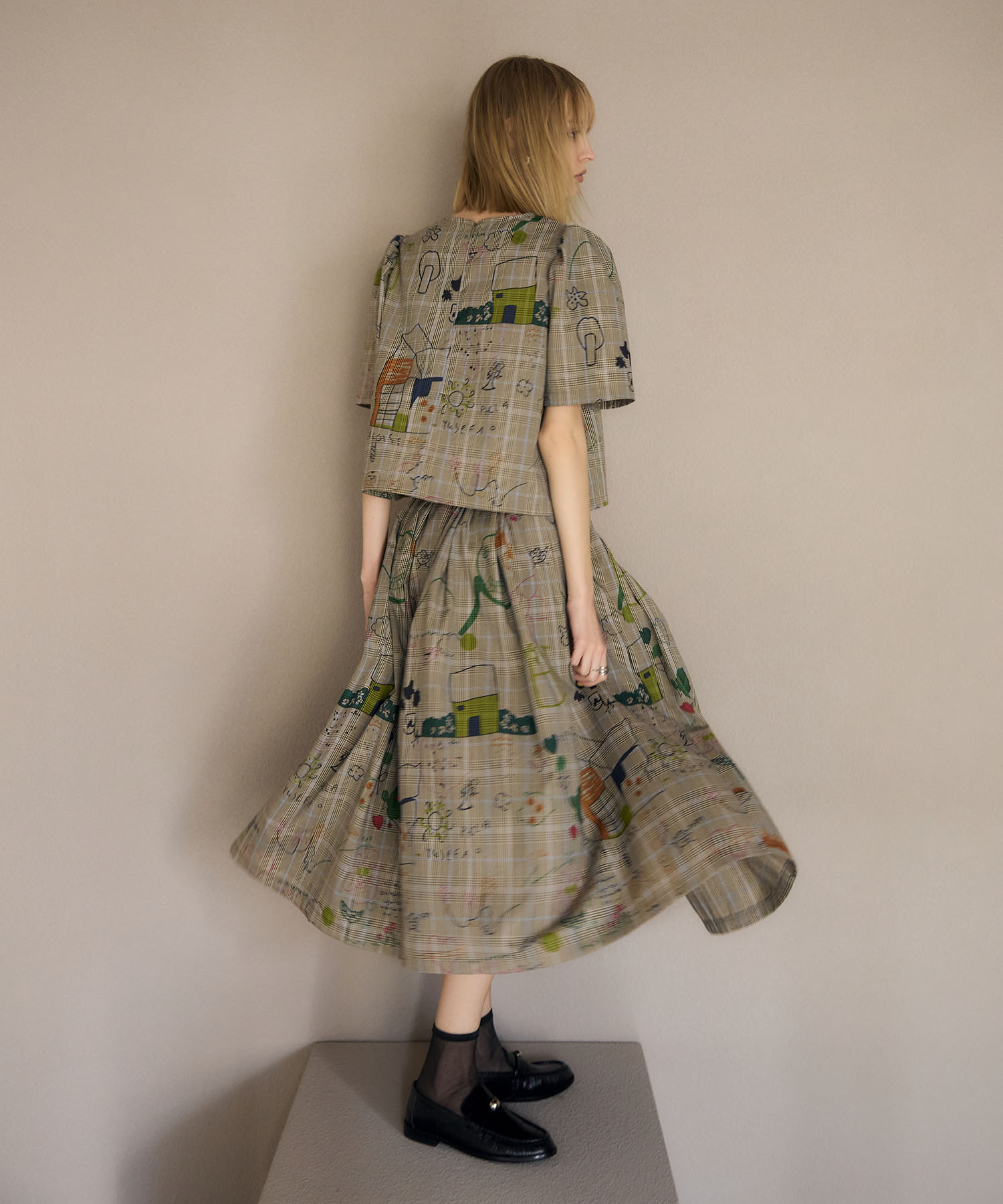 落書きプリントチェックギャザースカート