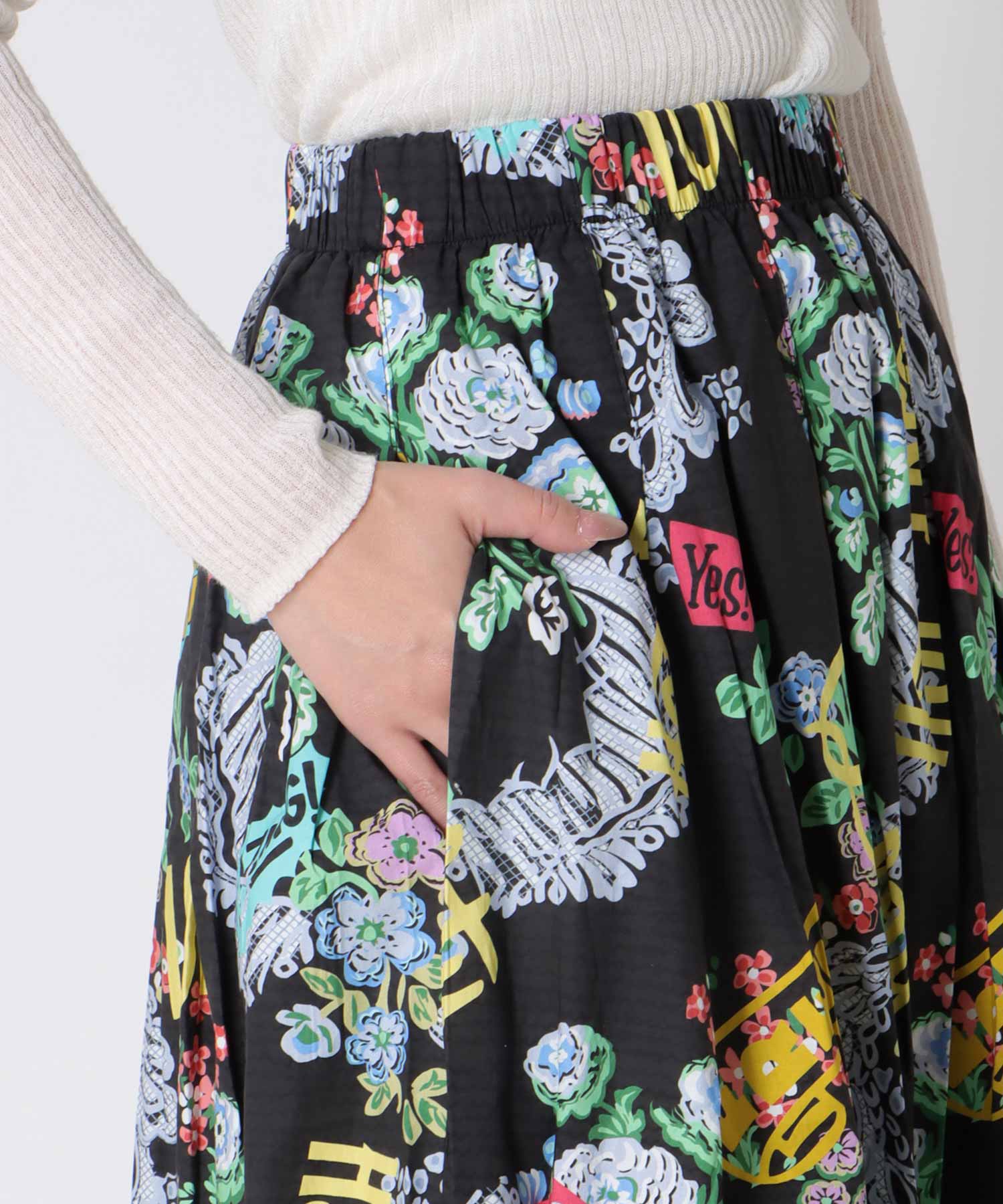 ロゴ×ﾌフラワープリントスカート