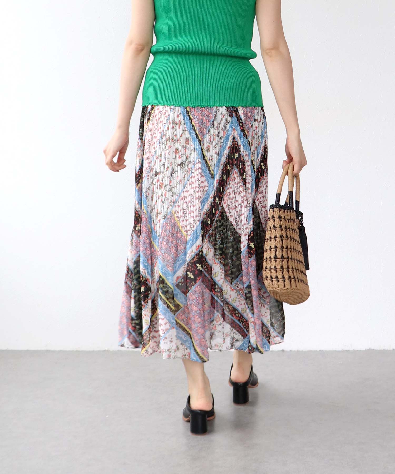 スカーフプリントプリーツスカート