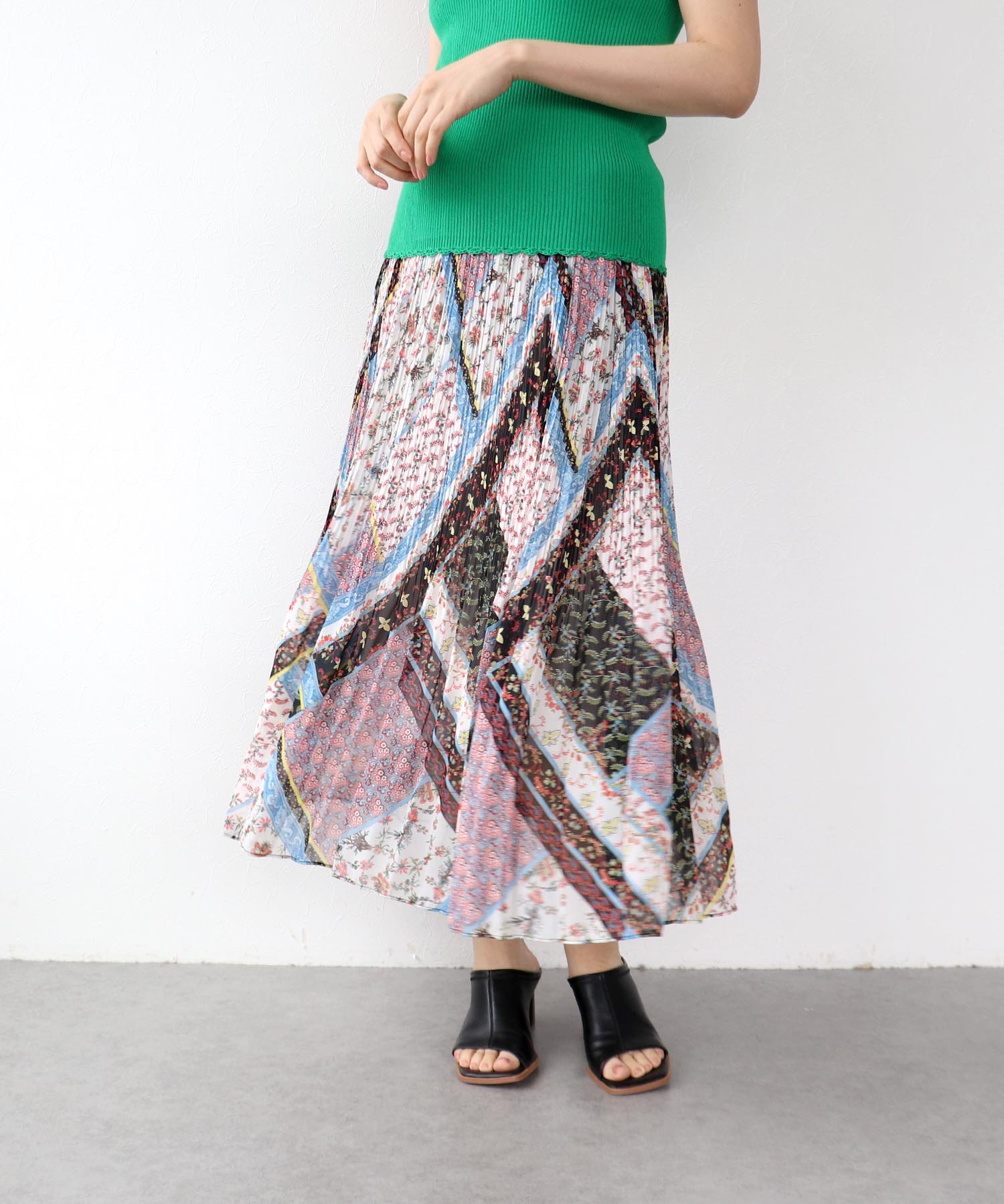 スカーフプリントプリーツスカート