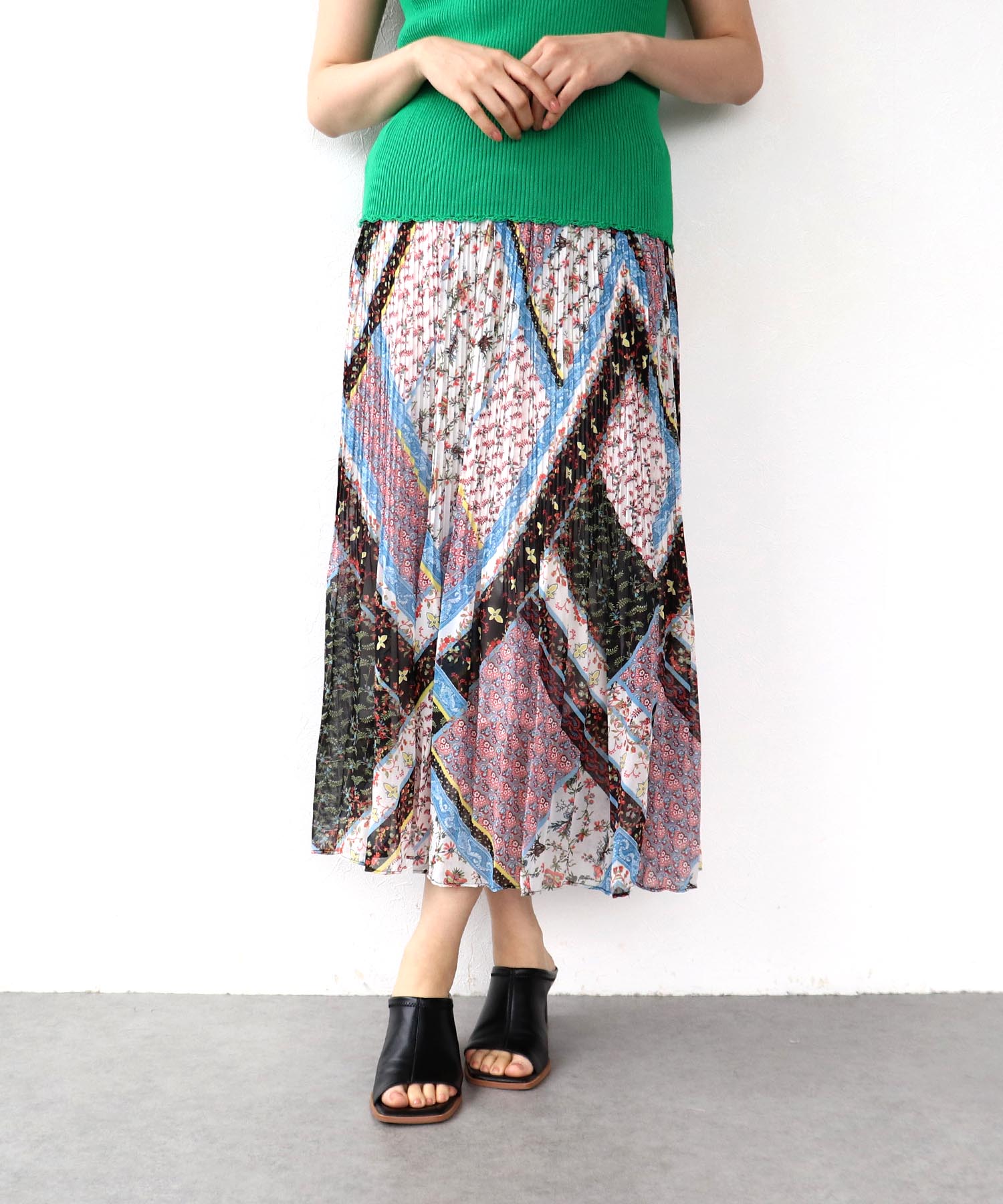 スカーフプリントプリーツスカート