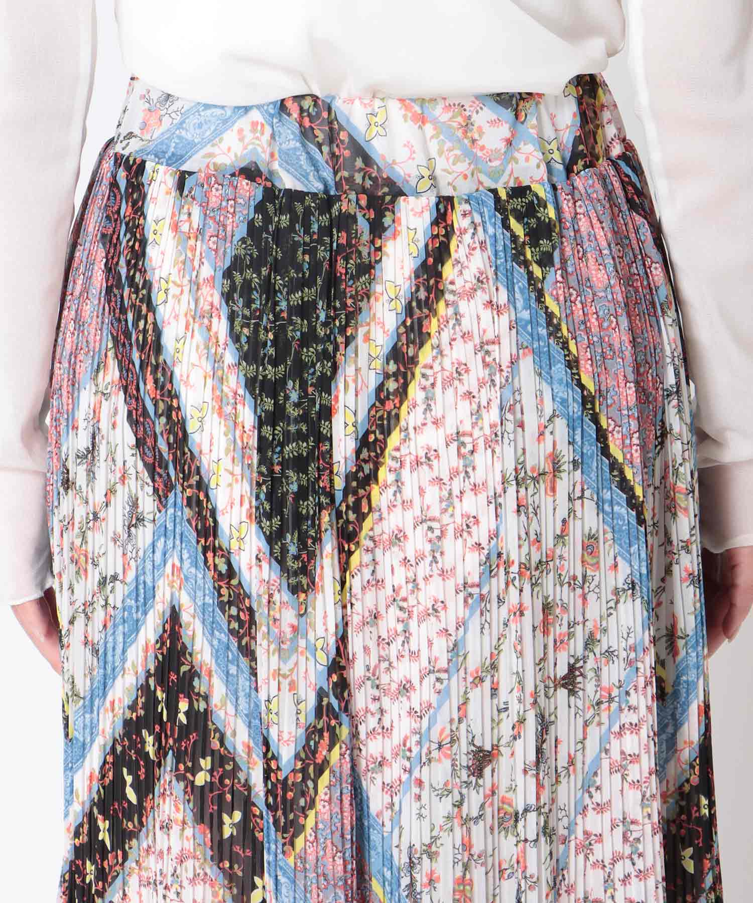 スカーフプリントプリーツスカート