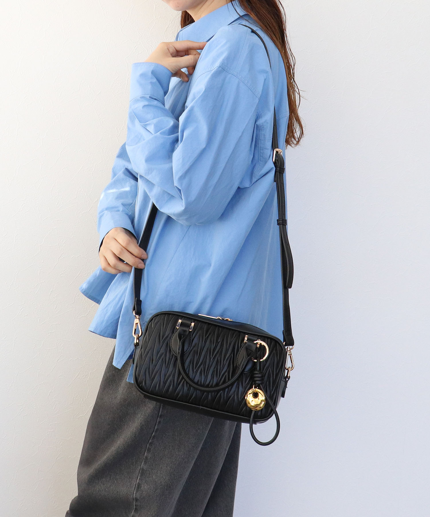 チャーム付きキルト柄ミニボストンバッグ