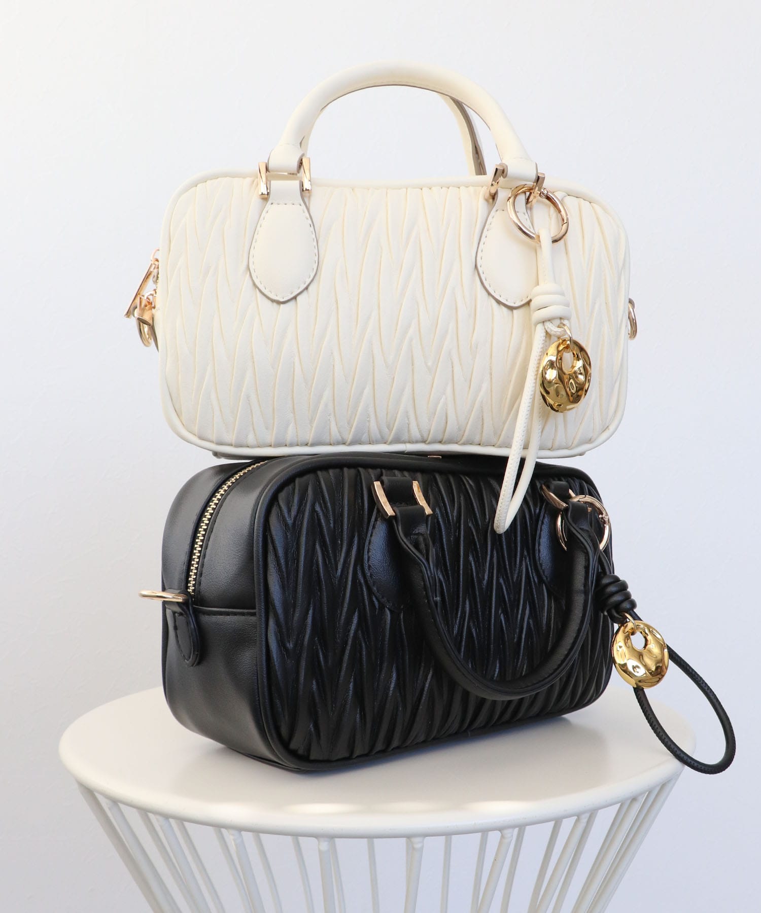 チャーム付きキルト柄ミニボストンバッグ