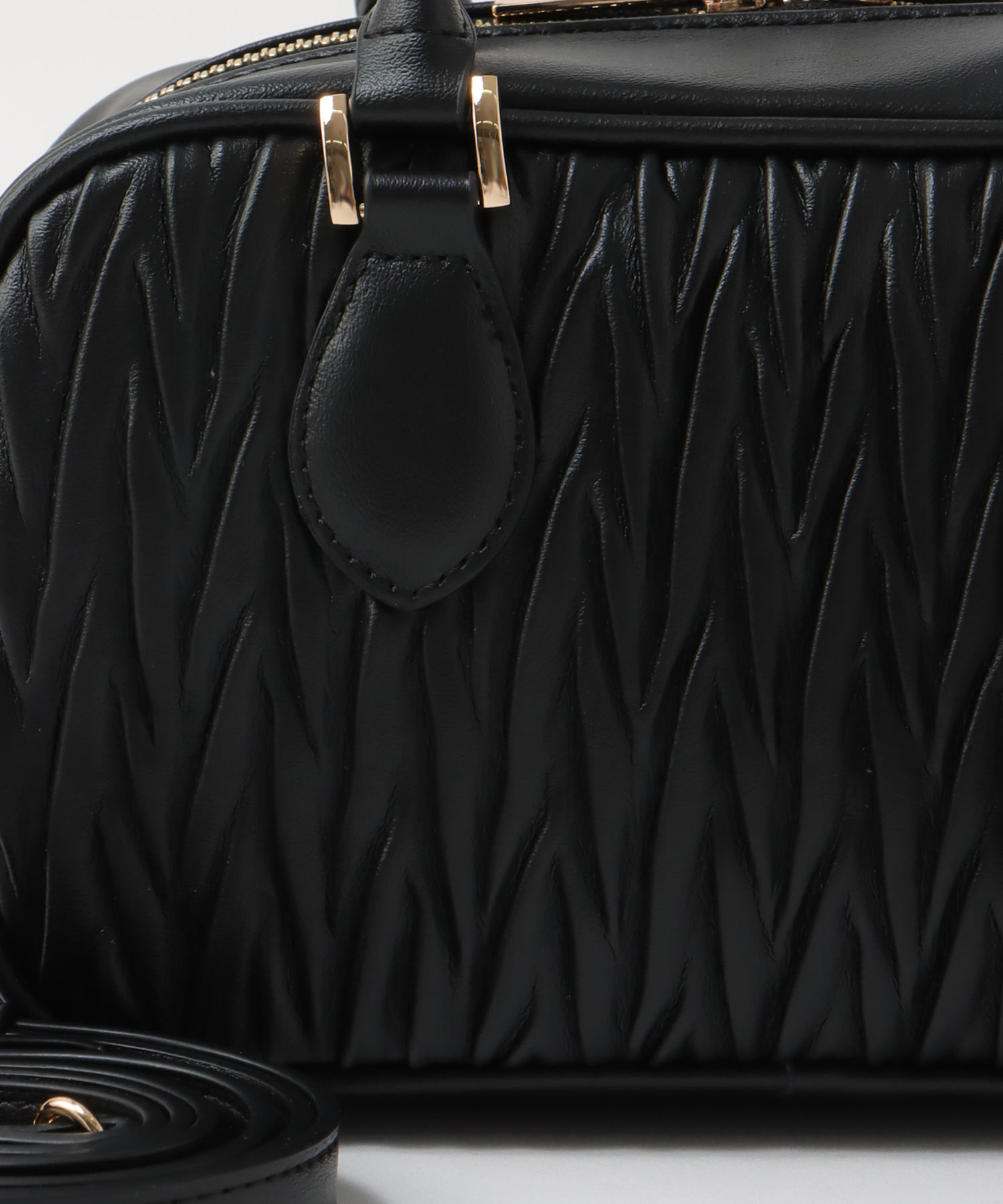 チャーム付きキルト柄ミニボストンバッグ