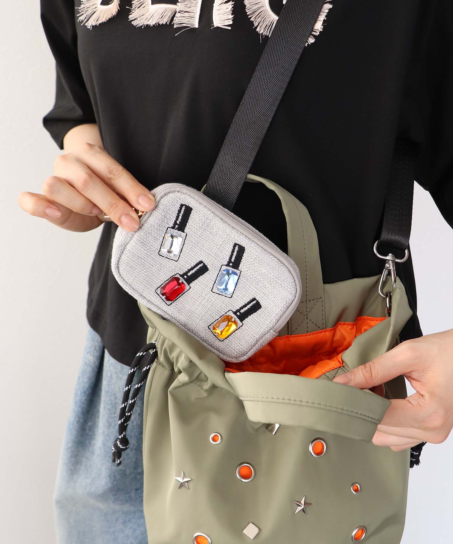 ネイルビジュー刺繍ポーチ