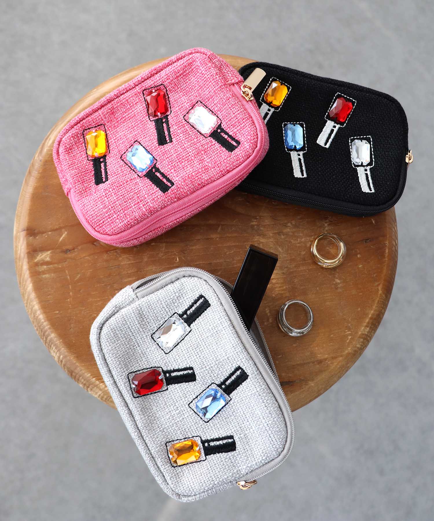 ネイルビジュー刺繍ポーチ