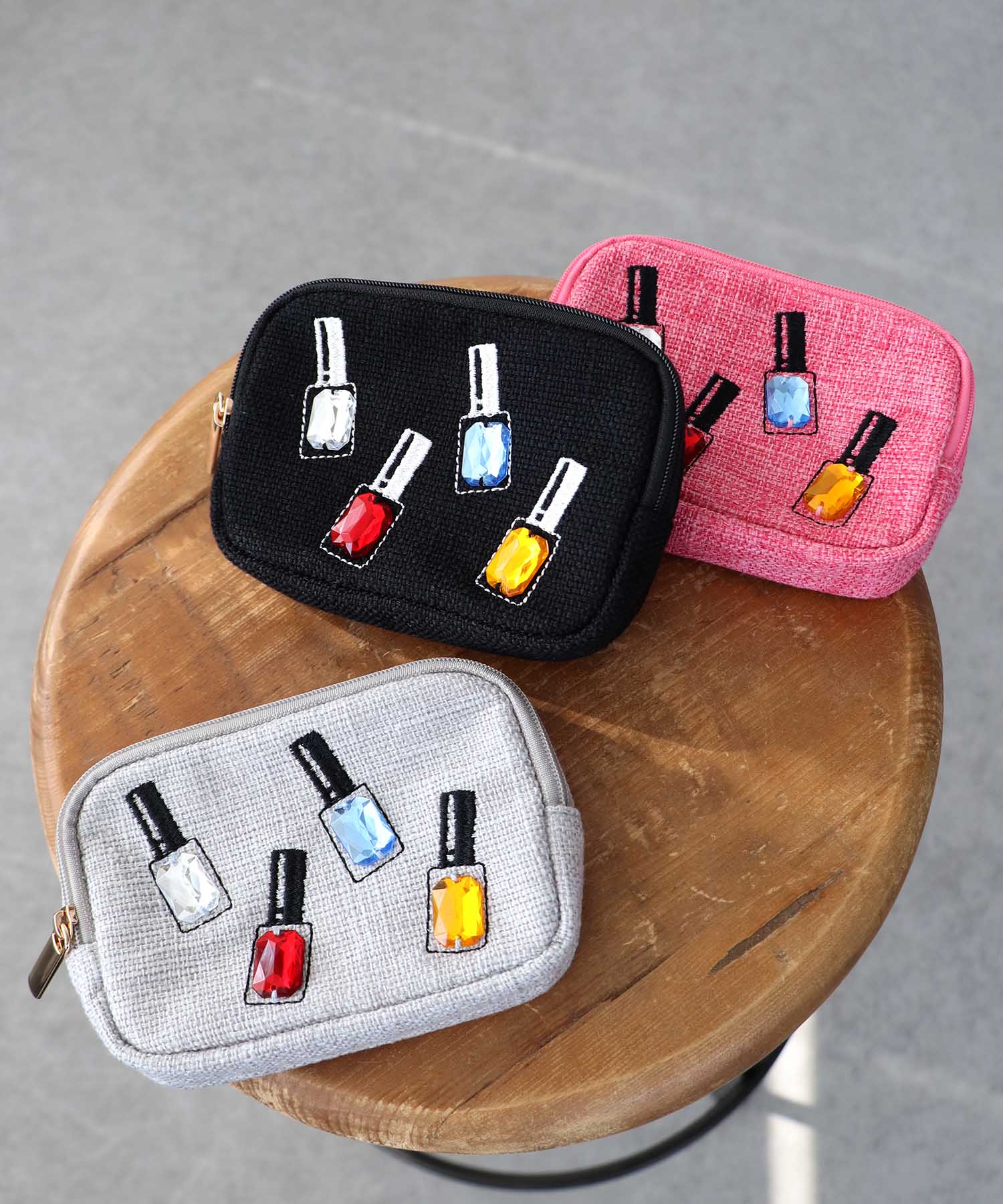 ネイルビジュー刺繍ポーチ