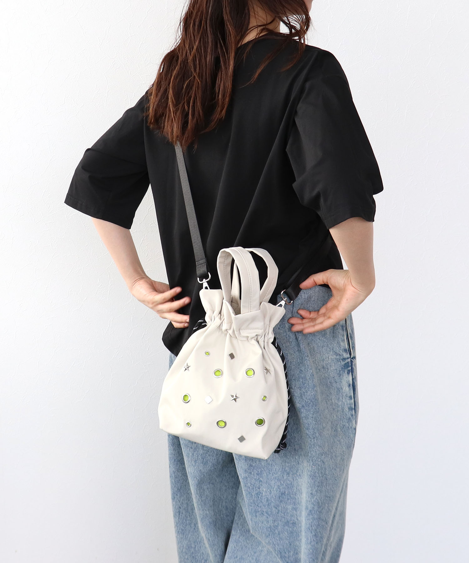 スタッズ巾着ショルダーバッグ
