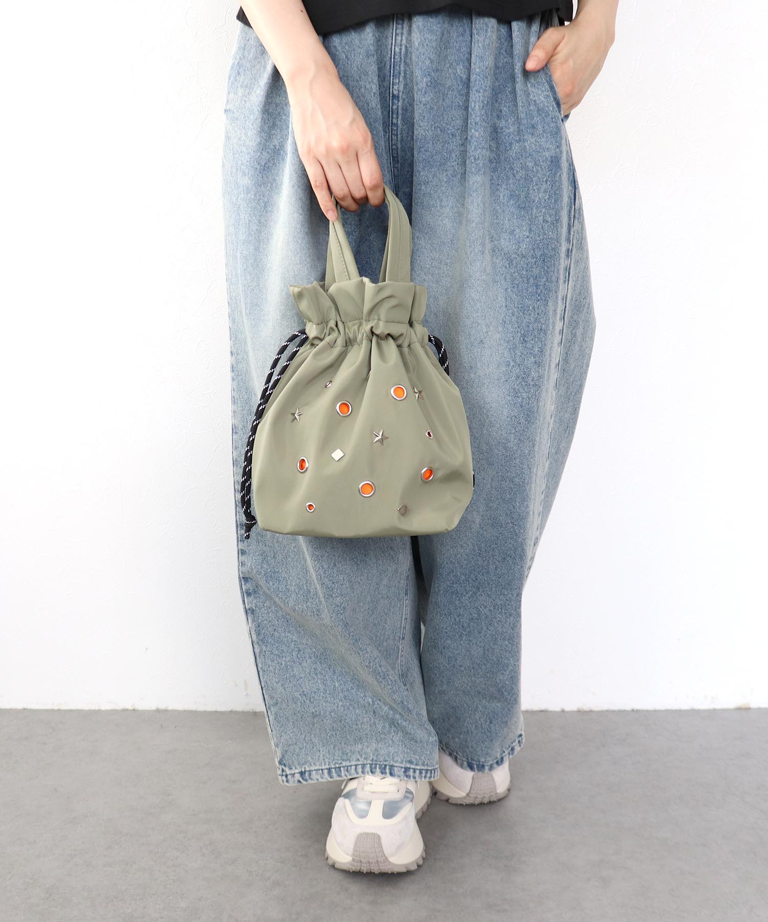 スタッズ巾着ショルダーバッグ