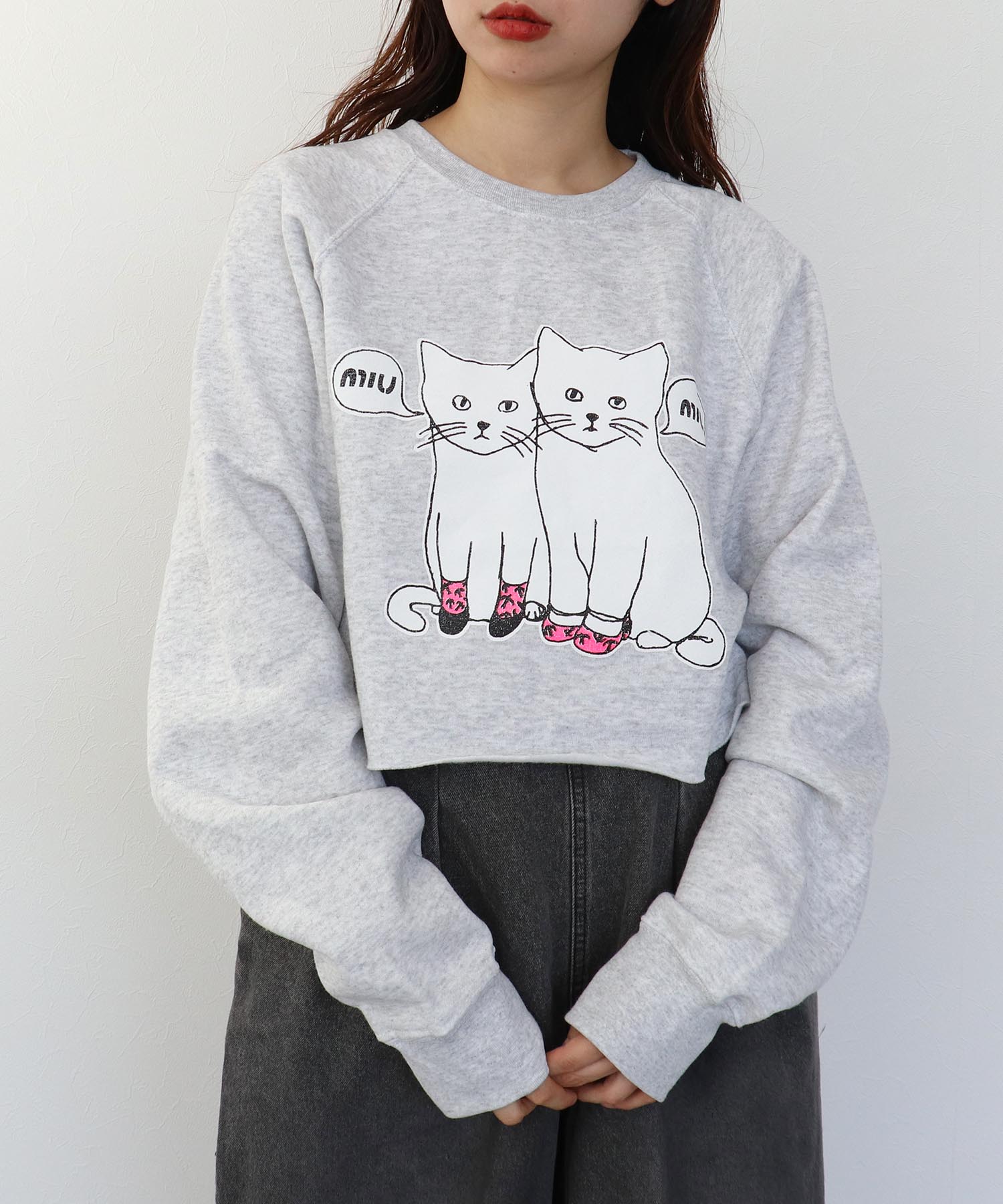 【BLACK SCORE】MIUMIU CATSクロップド丈スウェット