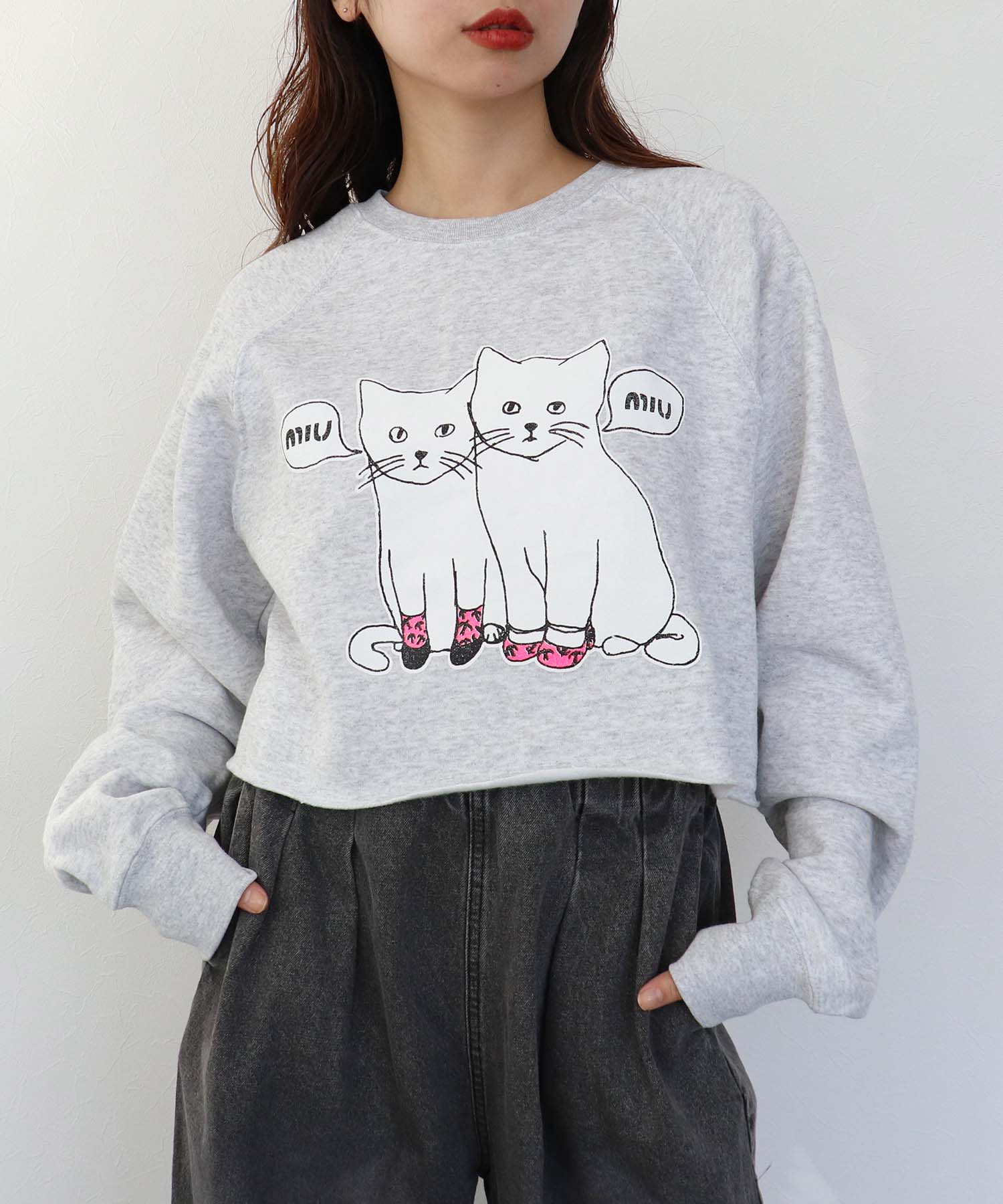 【BLACK SCORE】MIUMIU CATSクロップド丈スウェット