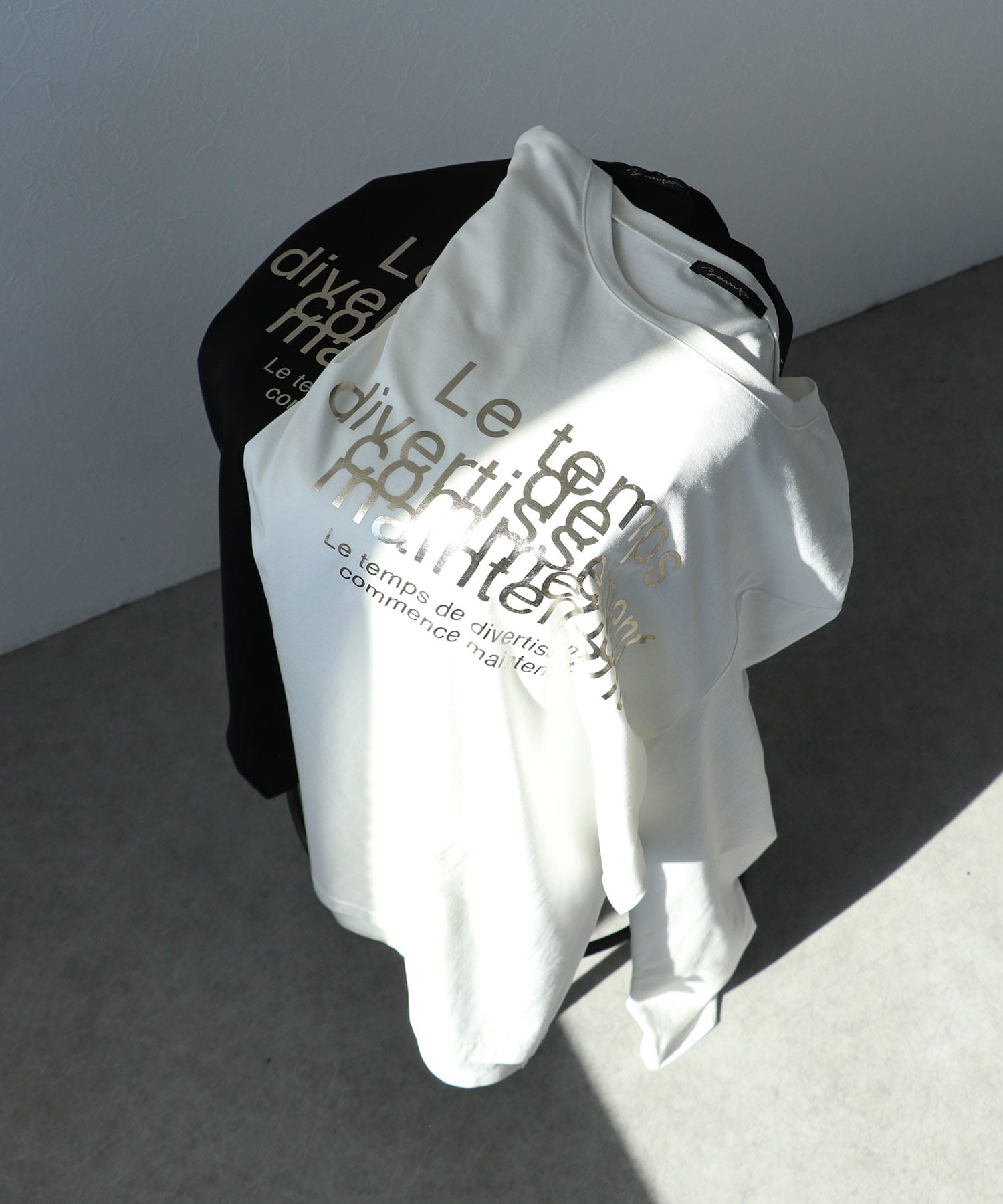 メタリックロゴ箔プリントTシャツ