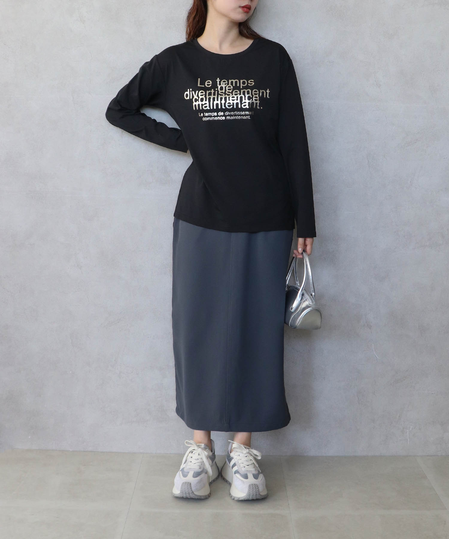 メタリックロゴ箔プリントTシャツ