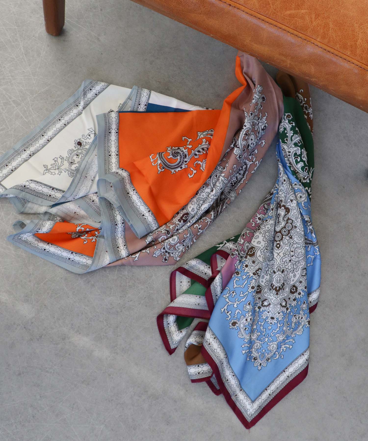 パネルペイズリープリントスカーフ