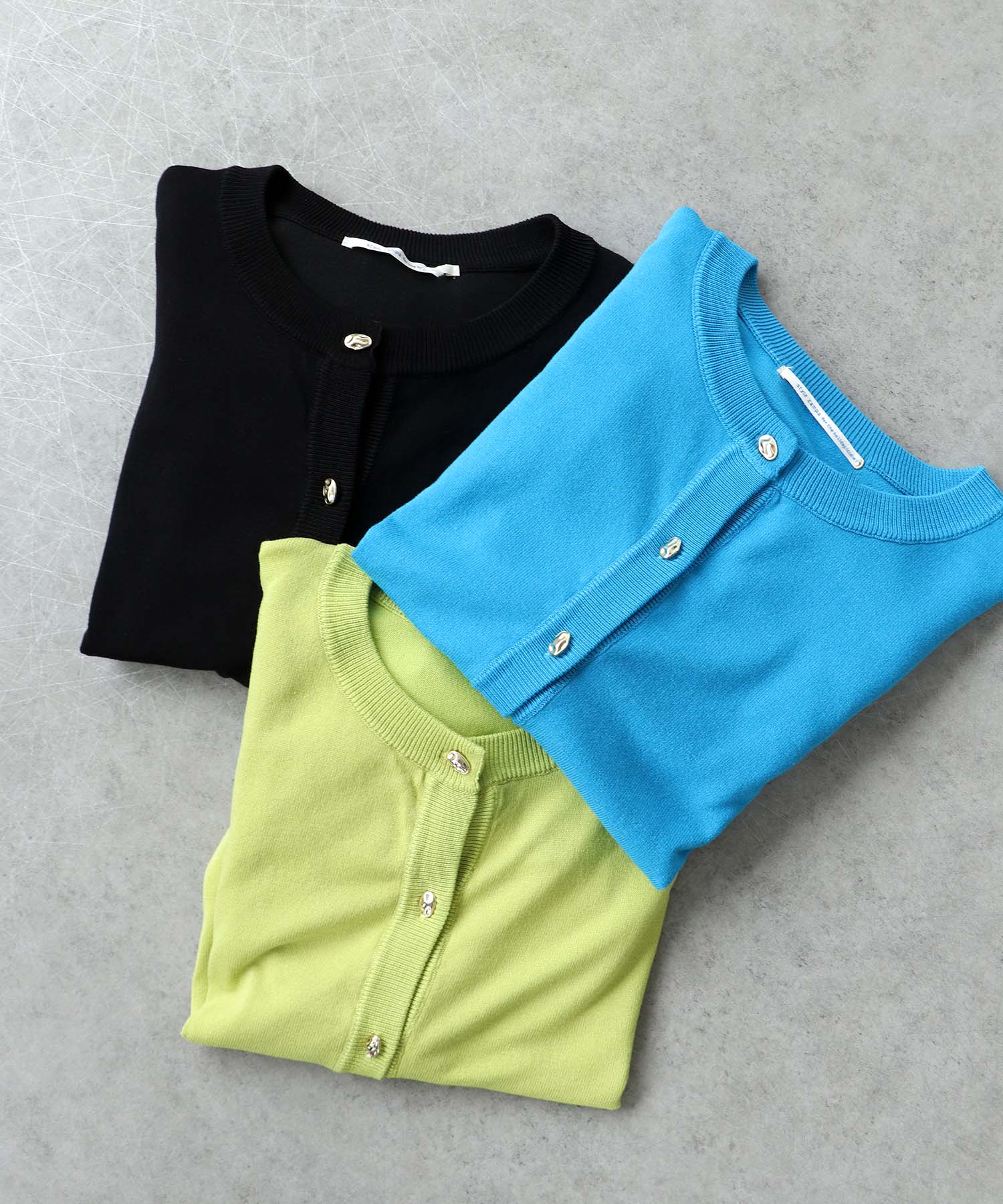 ゴールド釦クルーネックカーディガン