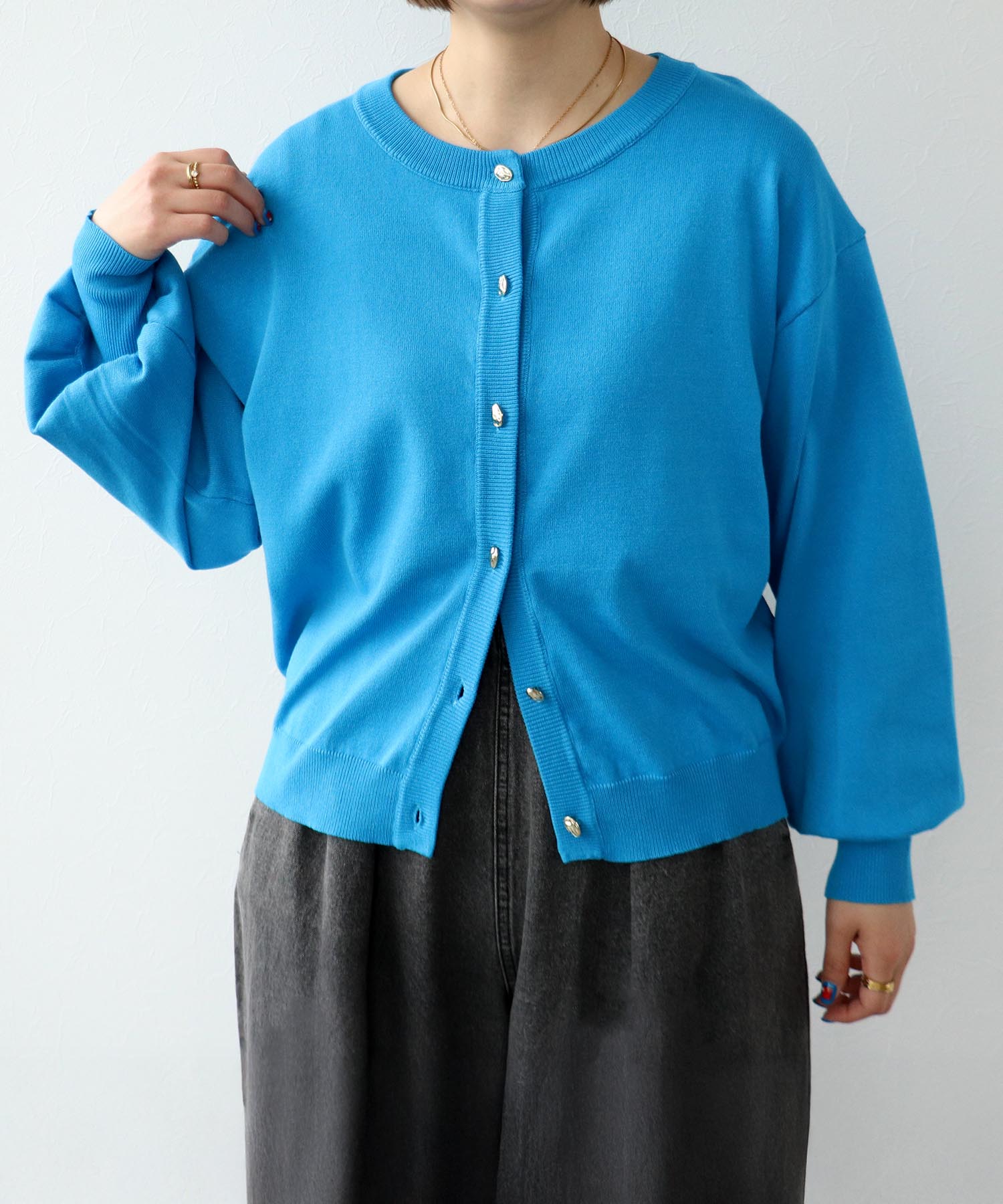 ゴールド釦クルーネックカーディガン