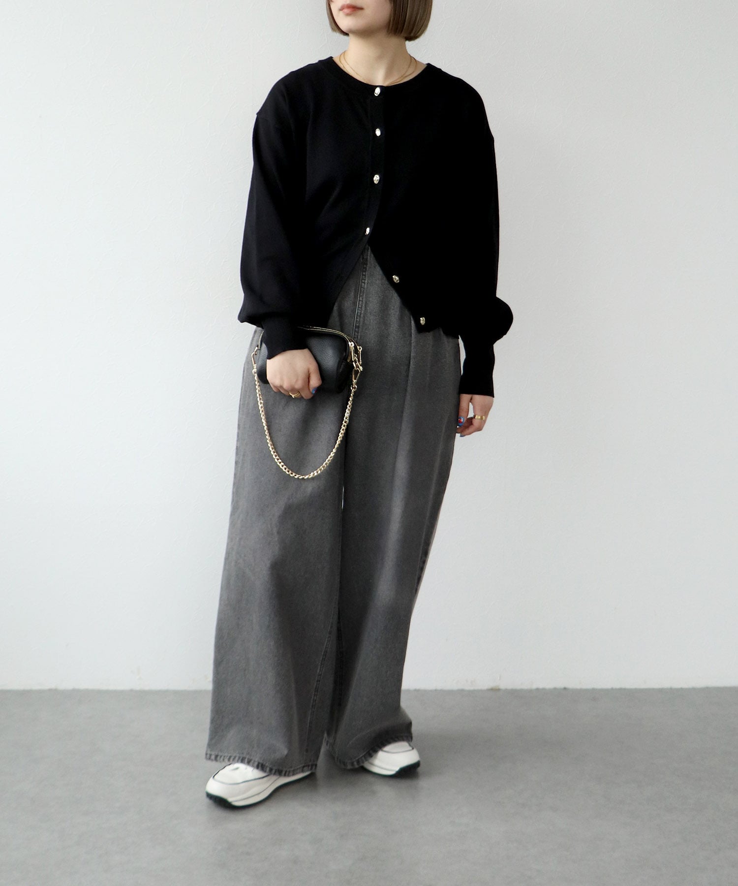 ゴールド釦クルーネックカーディガン