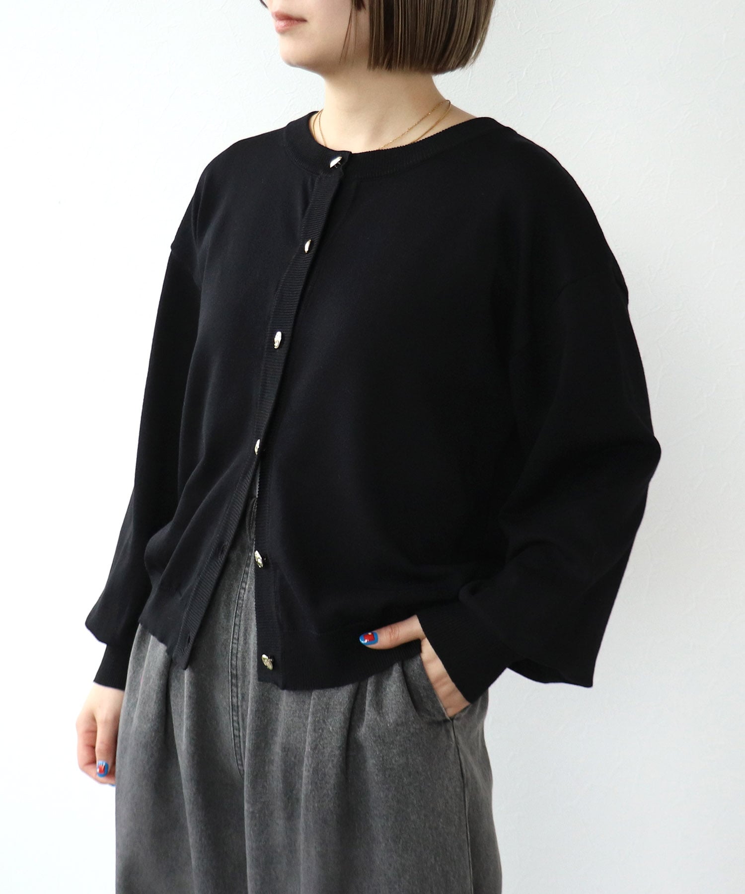 ゴールド釦クルーネックカーディガン