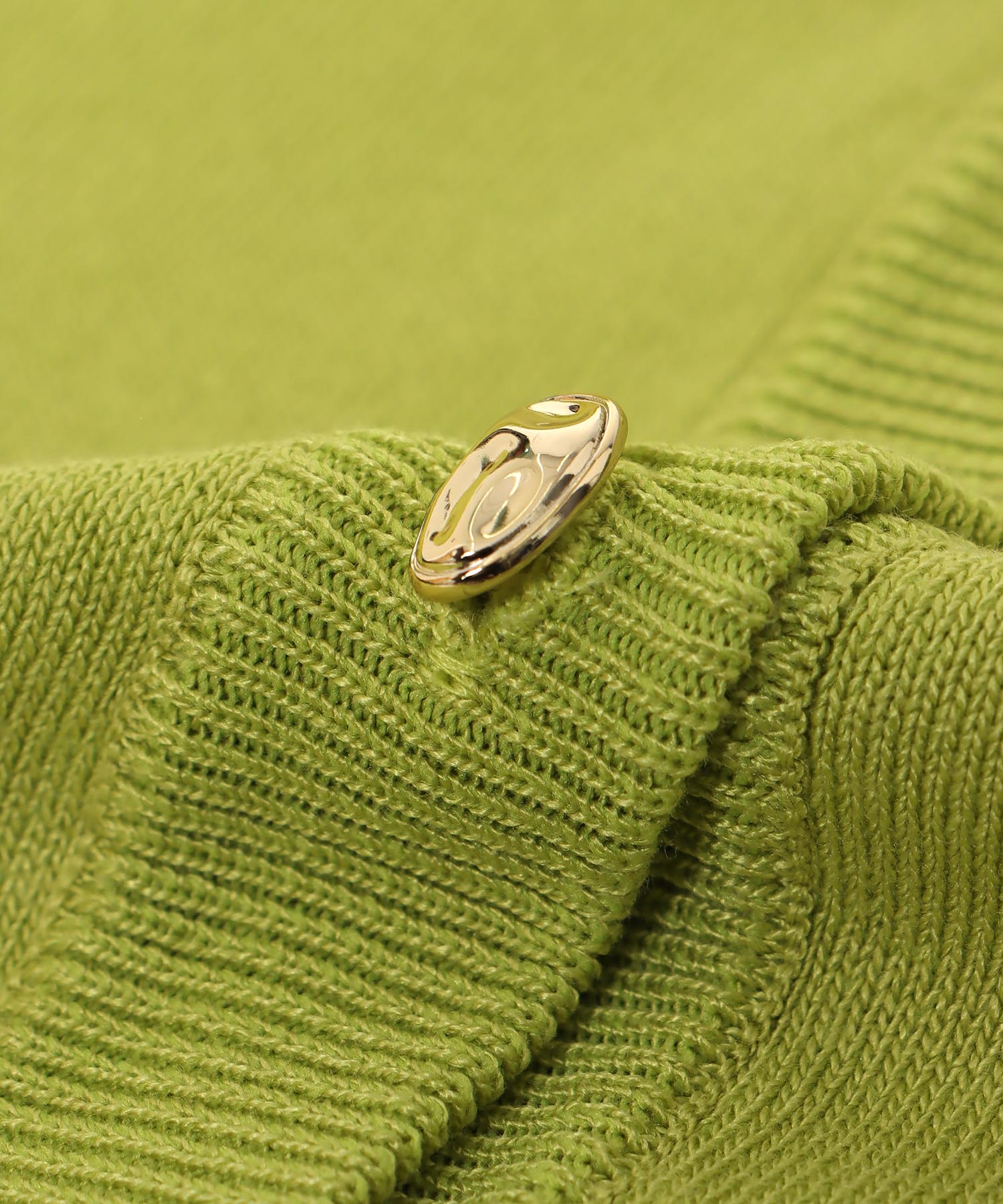 ゴールド釦クルーネックカーディガン