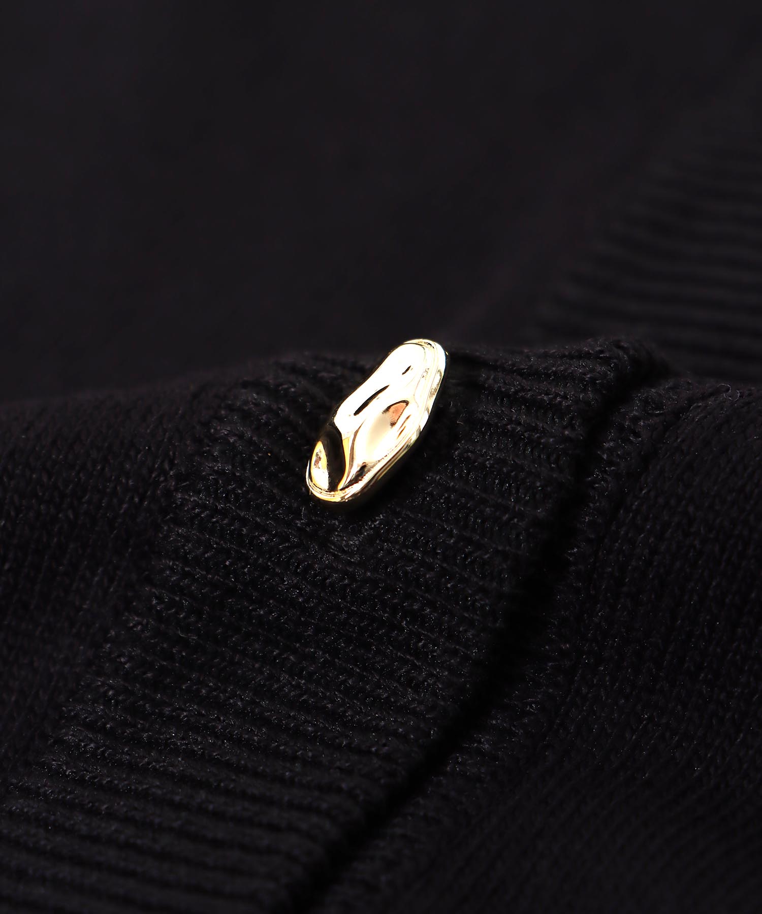 ゴールド釦クルーネックカーディガン