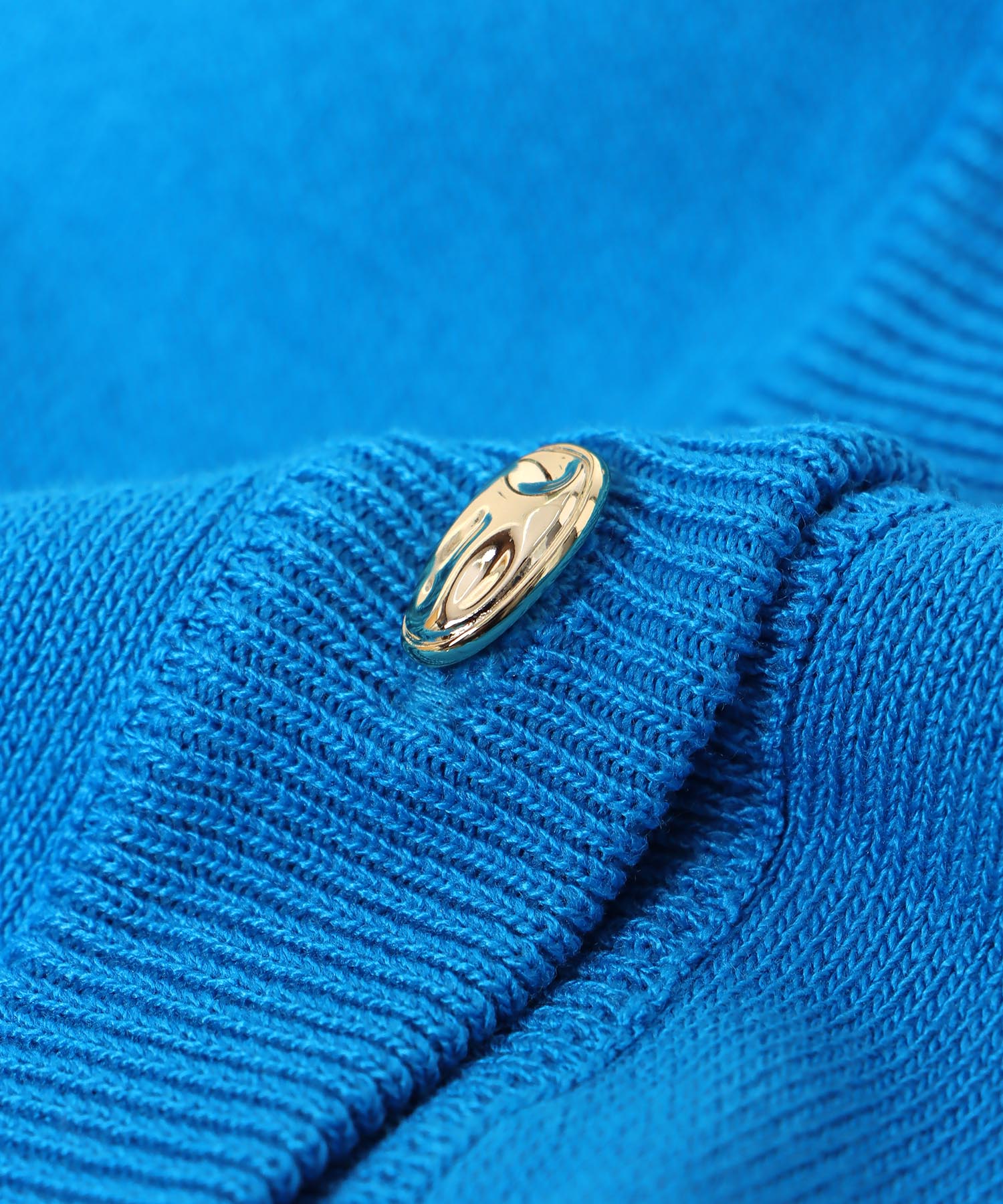 ゴールド釦クルーネックカーディガン