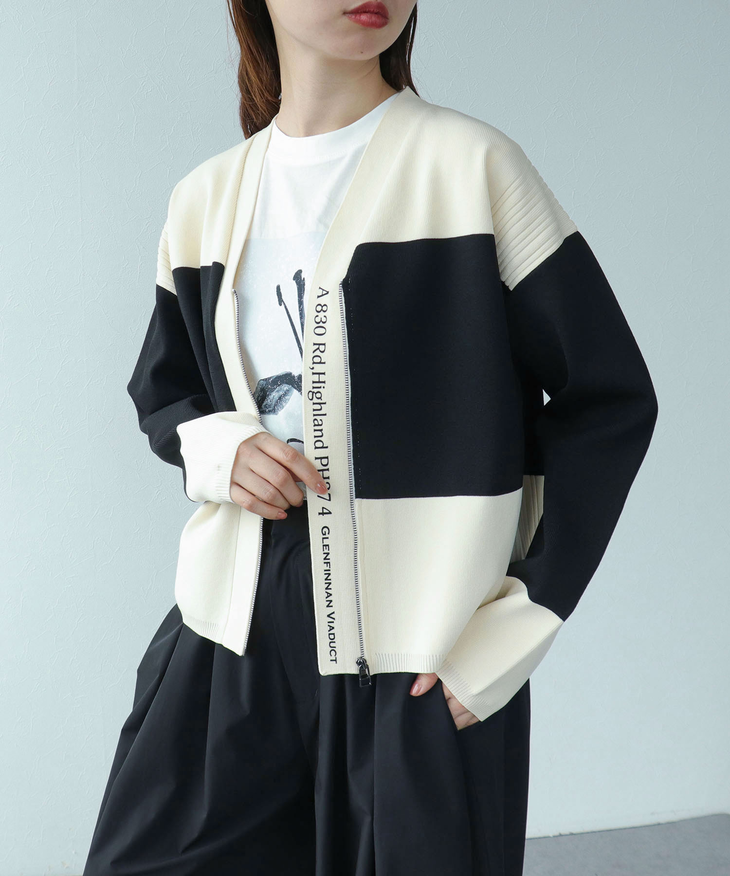 超軽量編柄ロゴZIPブルゾン