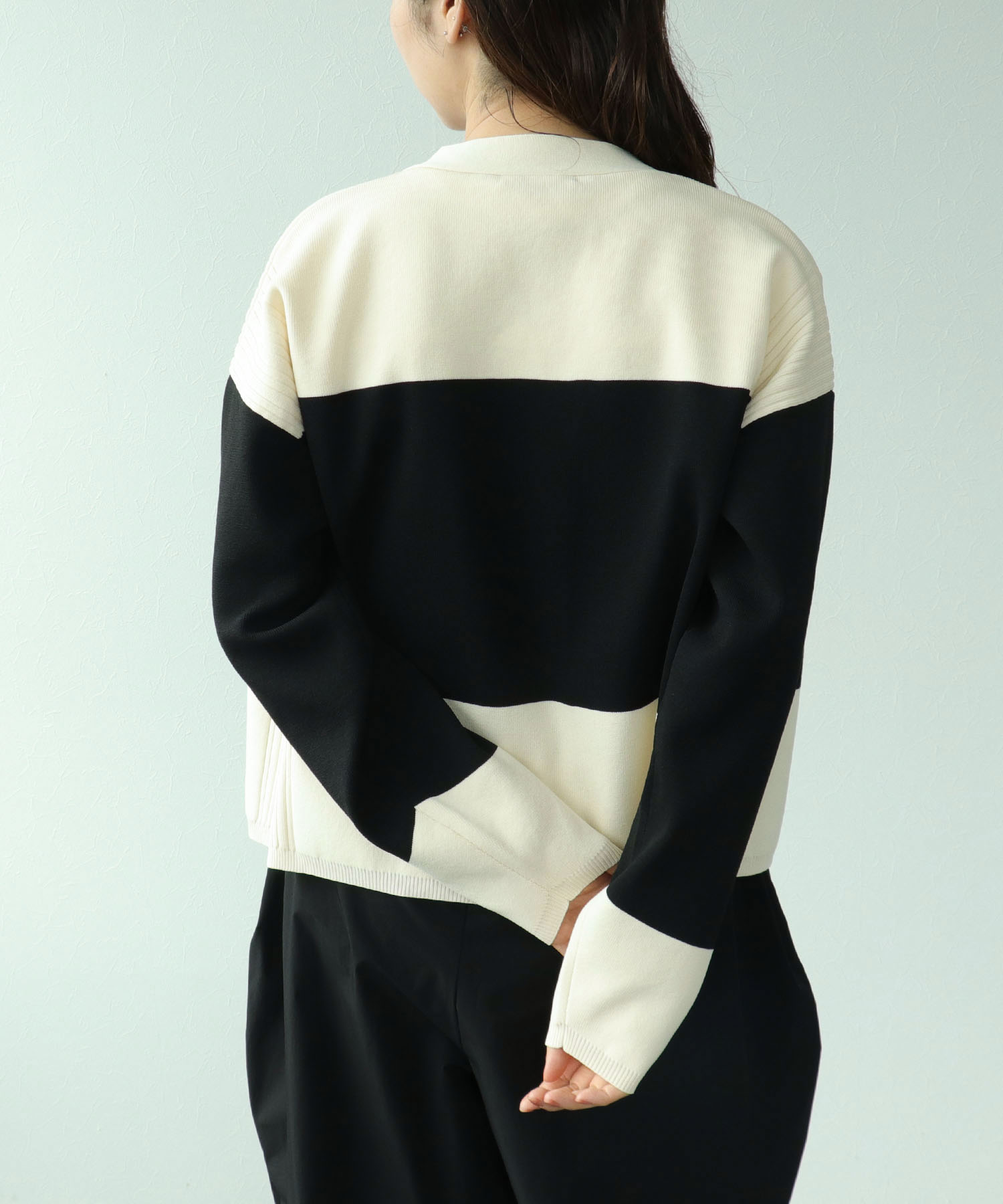 超軽量編柄ロゴZIPブルゾン