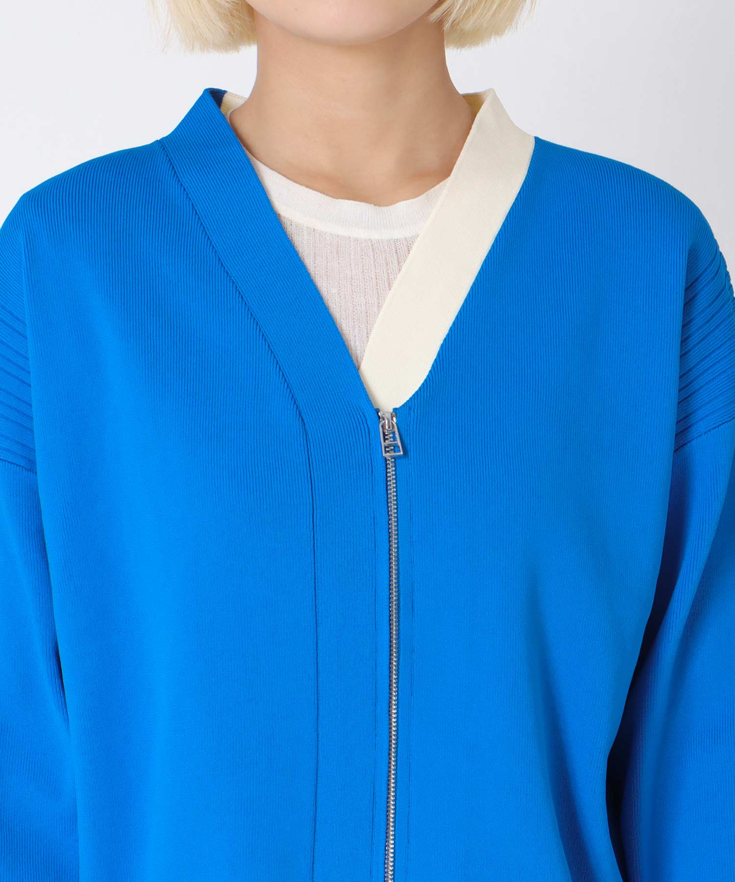 超軽量編柄ロゴZIPブルゾン