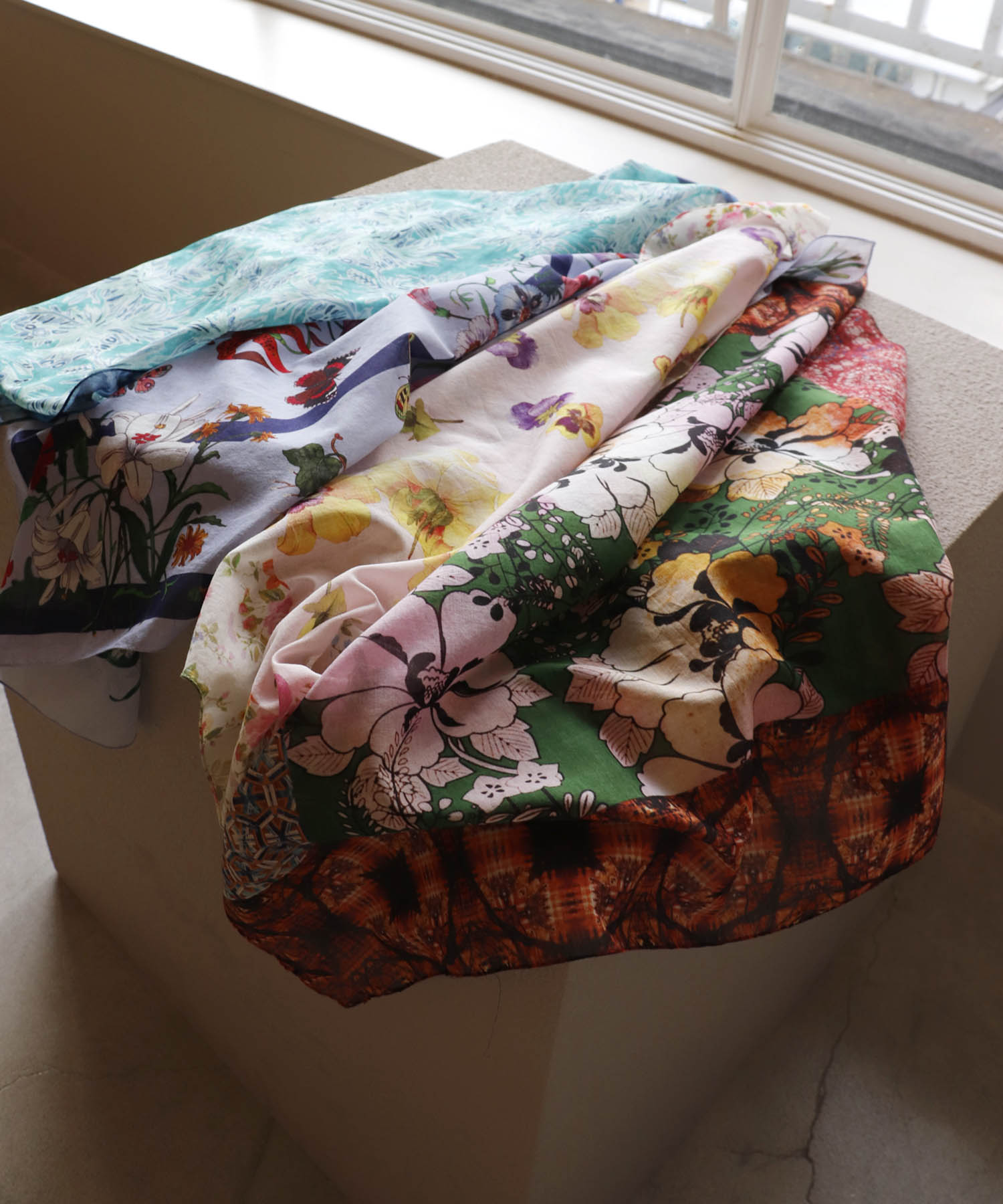 フラワーアソートプリントスカーフ