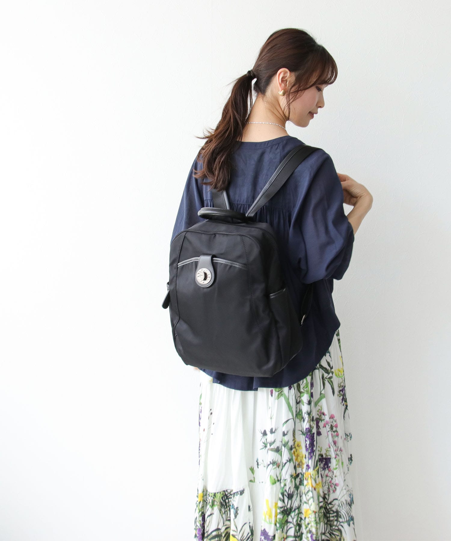 牛革×ナイロン捻り金具リュック