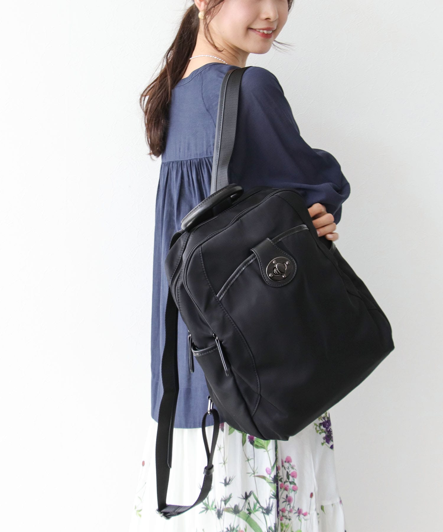 牛革×ナイロン捻り金具リュック