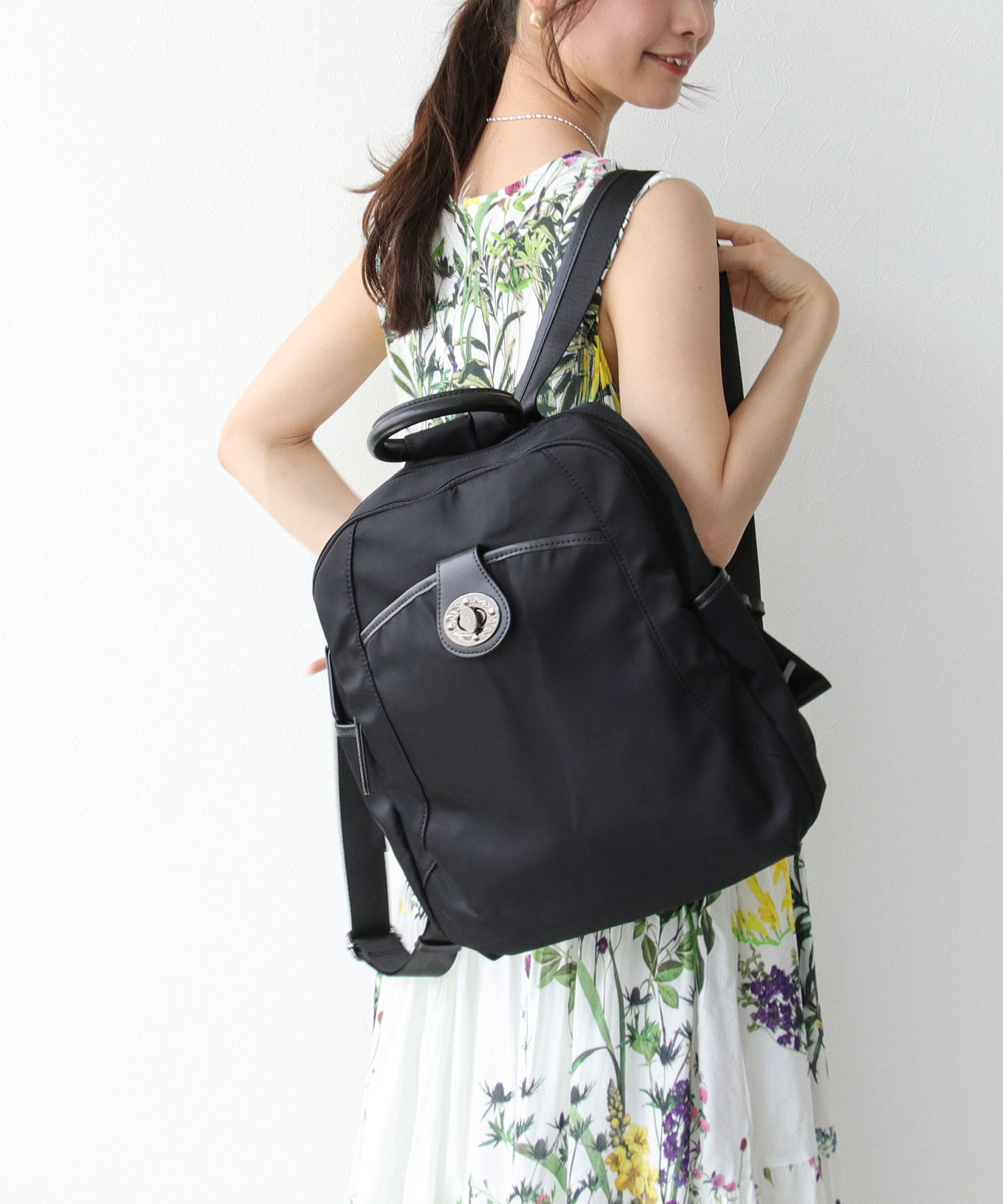 牛革×ナイロン捻り金具リュック