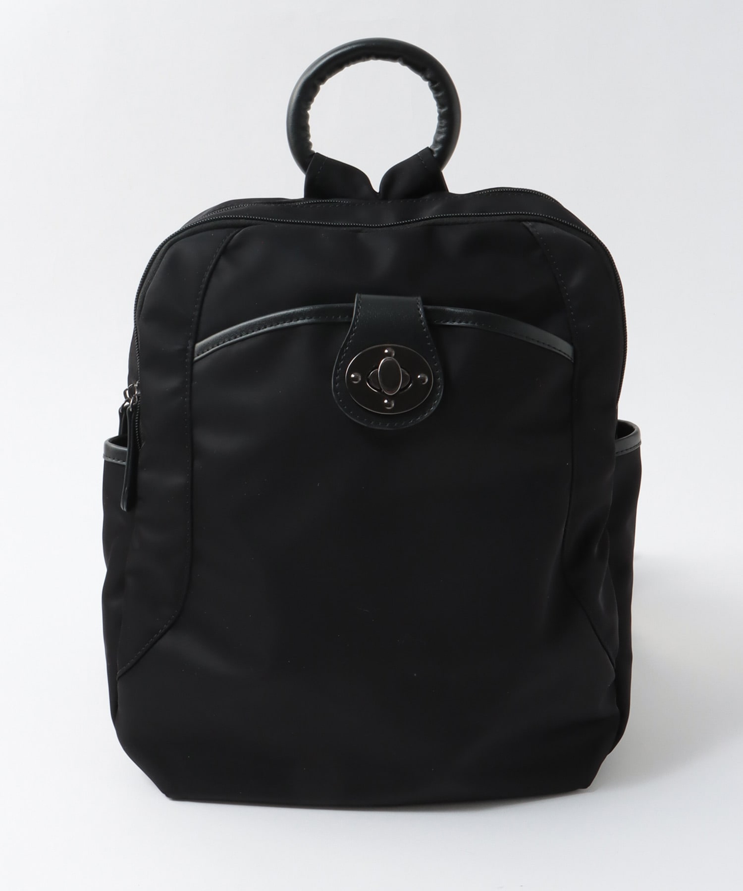 牛革×ナイロン捻り金具リュック