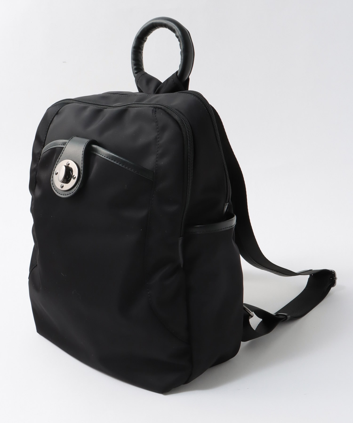 牛革×ナイロン捻り金具リュック